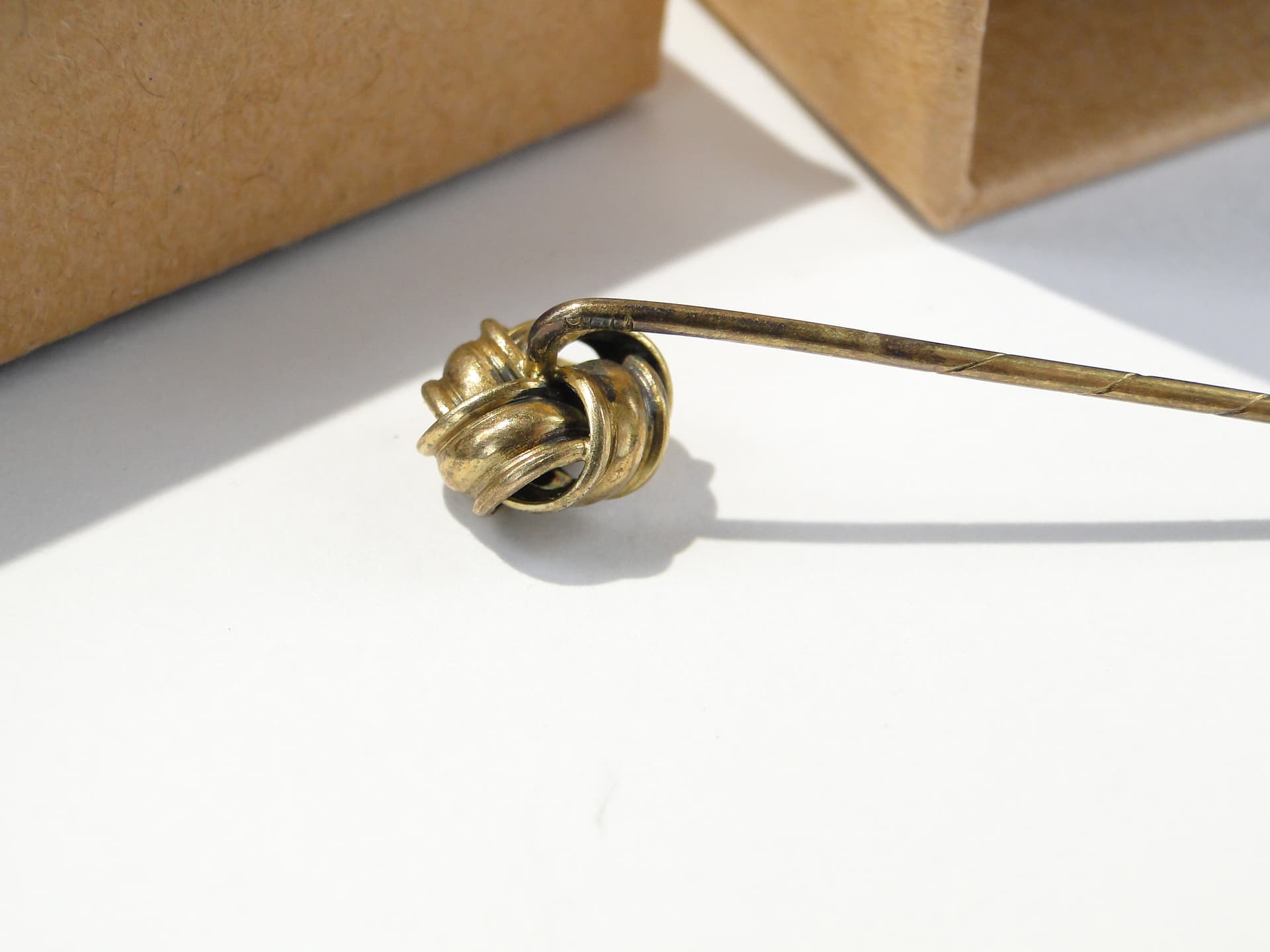 Szpilka dekoracyjna Art Nouveau, mosiądz złocony, Europa, początek XX w. - 159651