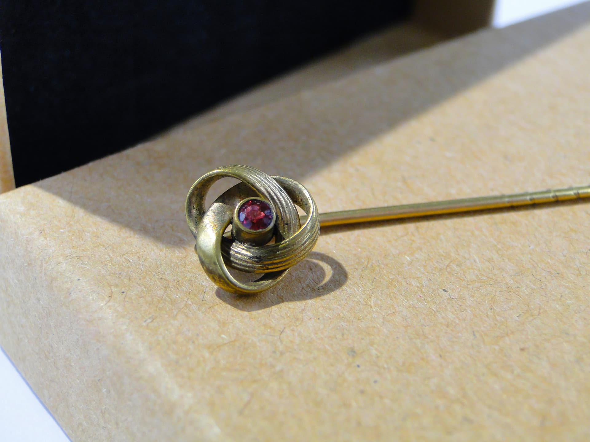 Szpilka dekoracyjna z przełomu wieku XIX i XX - 159704