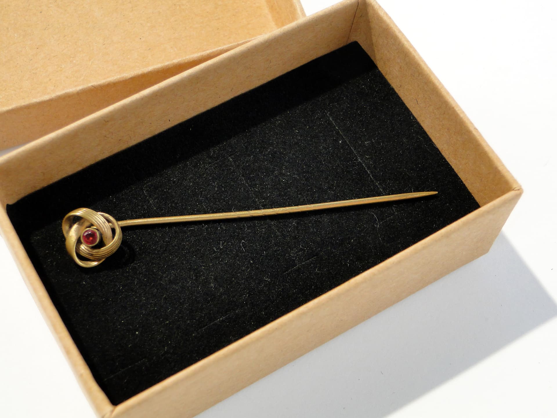 Szpilka dekoracyjna z przełomu wieku XIX i XX - 159703