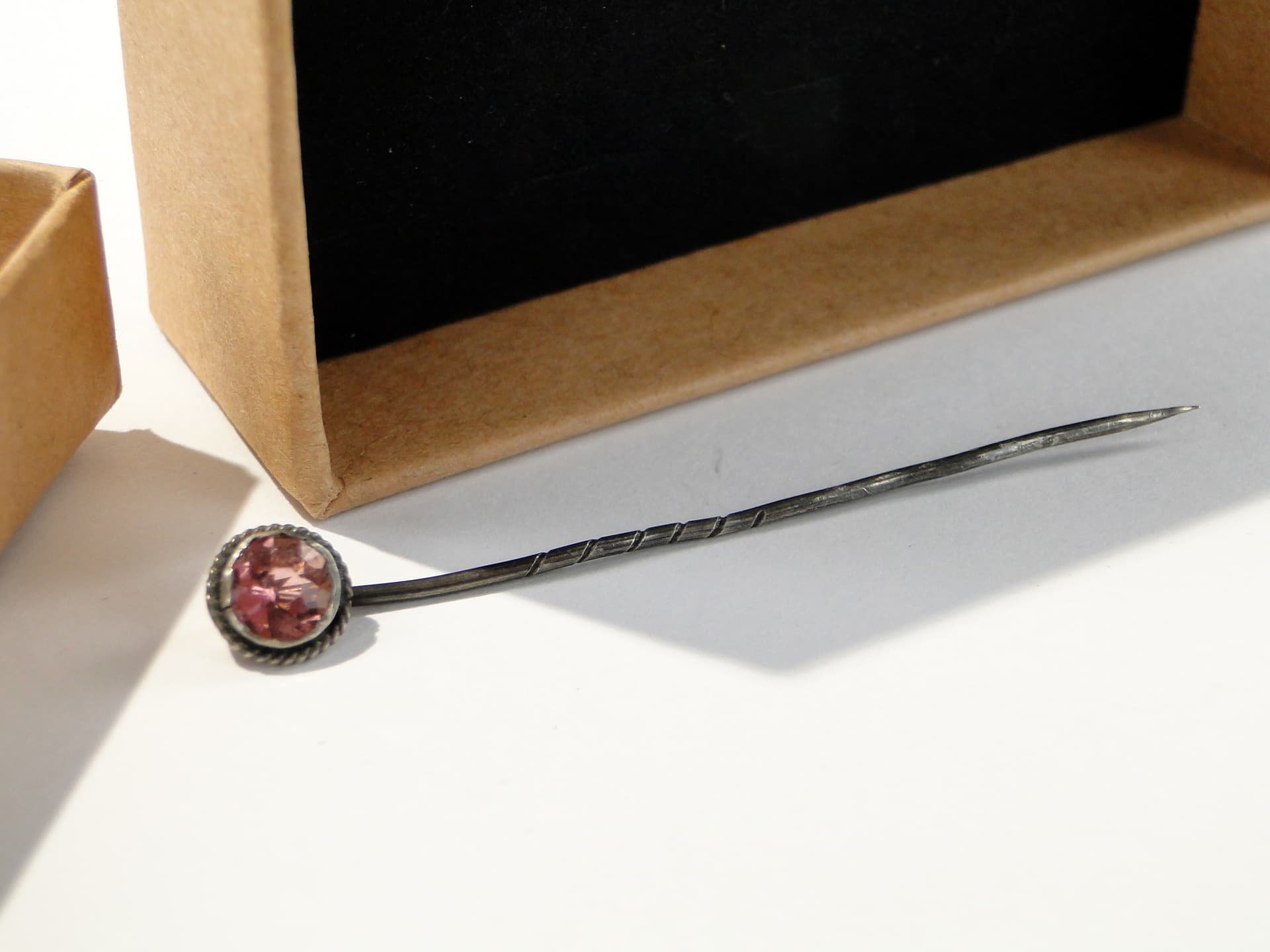 Szpilka dekoracyjna z przełomu wieku XIX i XX - 159734