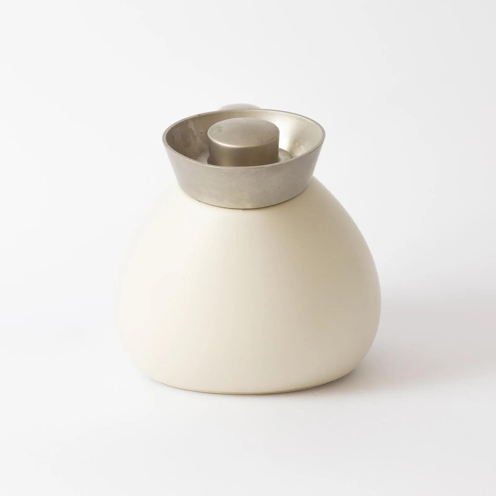 Thermal jug Quack, beige plastic, grey metal, by M. Berntsen, Georg Jensen, Denmark, 1990s. - 160589