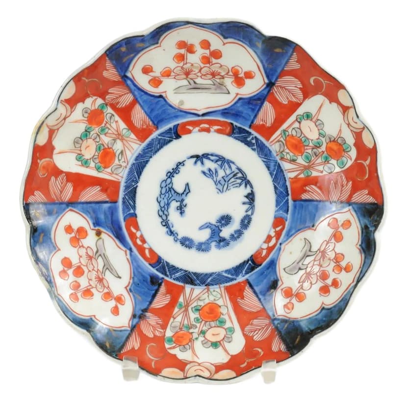 Talerz Imari, biały czerwony niebieski, porcelana, Japonia, początek XX w.