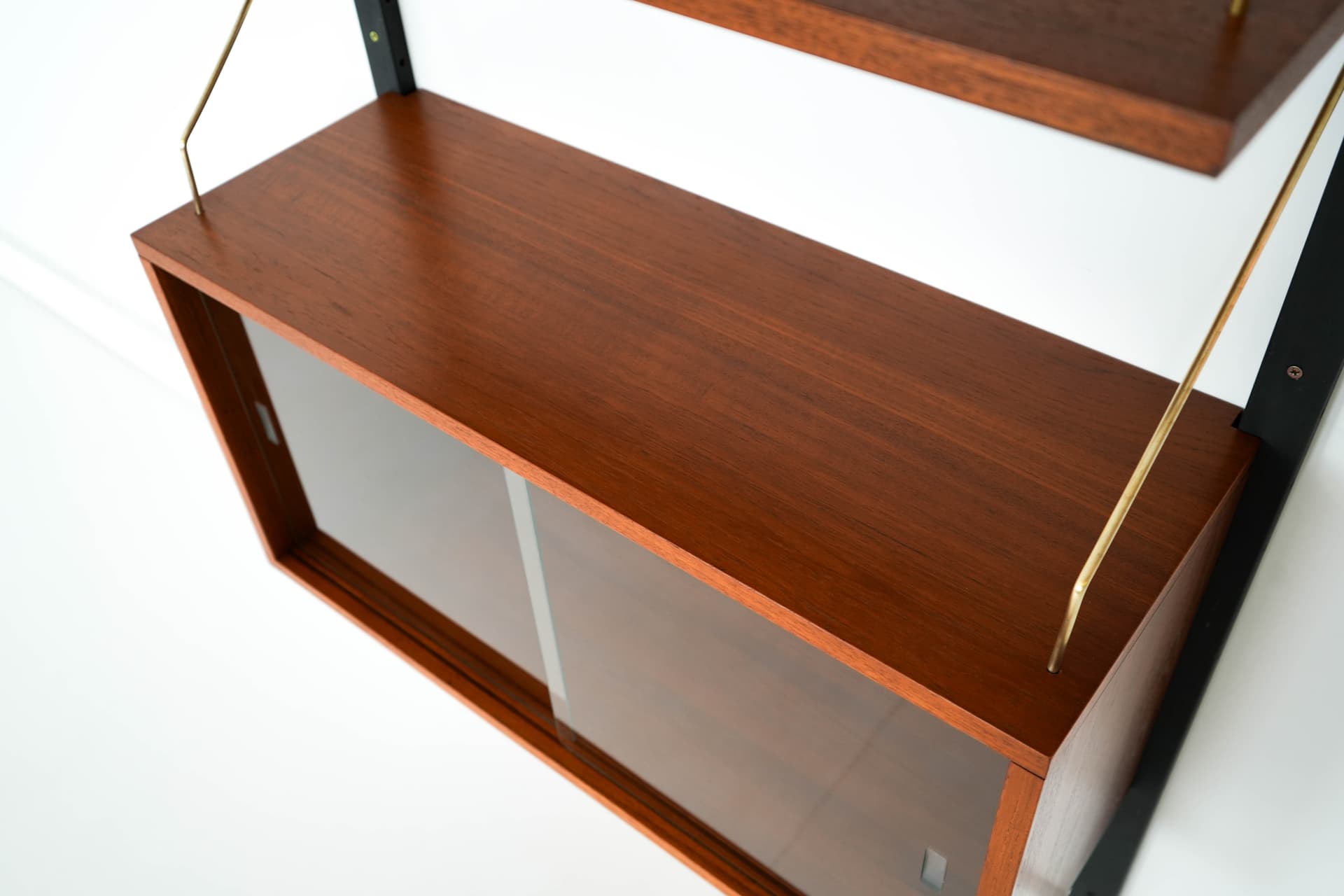 Regał systemowy, tek, metal czarny, szkło transparentny, Dania, lata 60. - 161054