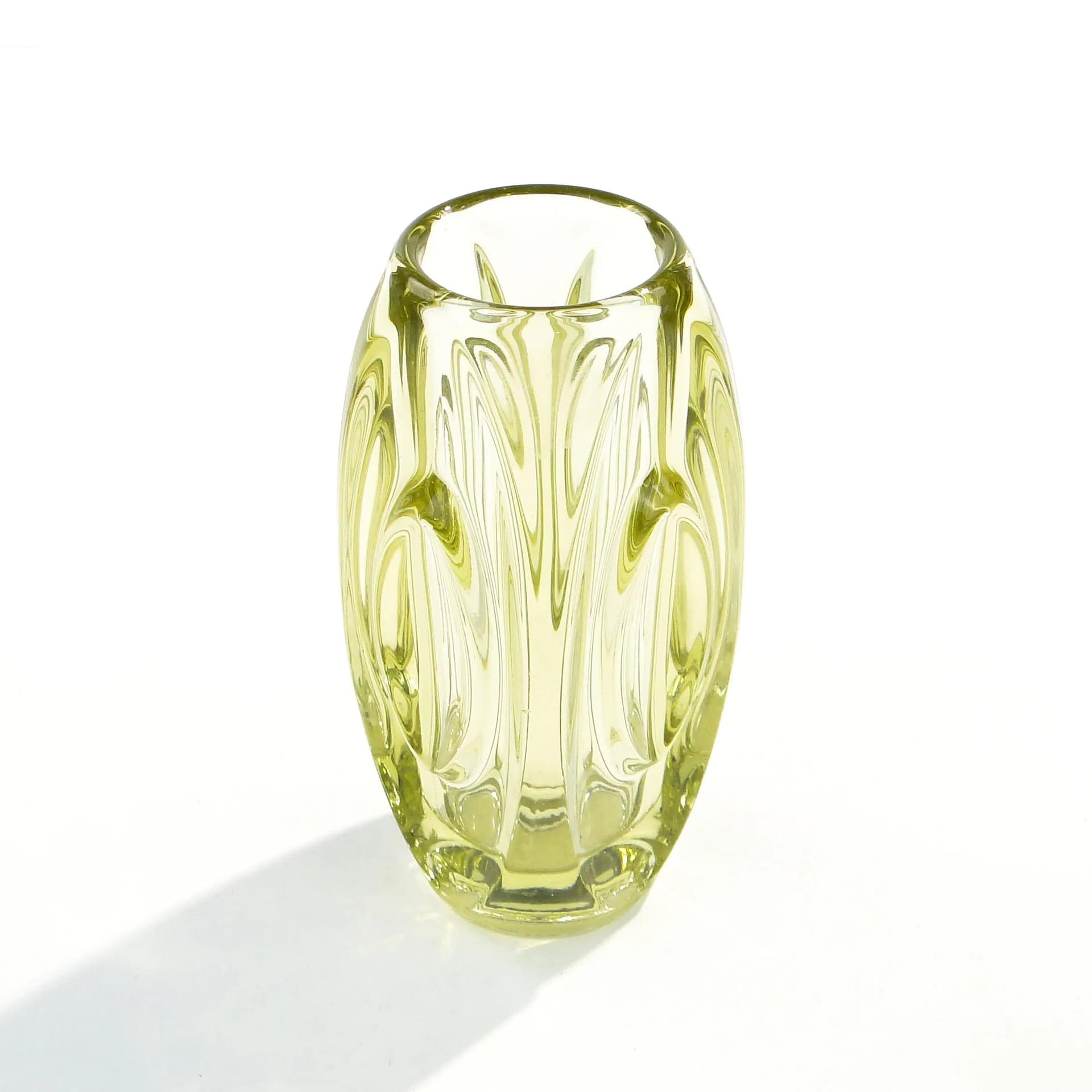 Wazon Optyczny 914, żółty, szkło, proj. R. Schrötter, Huta Szkła Rosice, Czechosłowacja, lata 50. - 163868