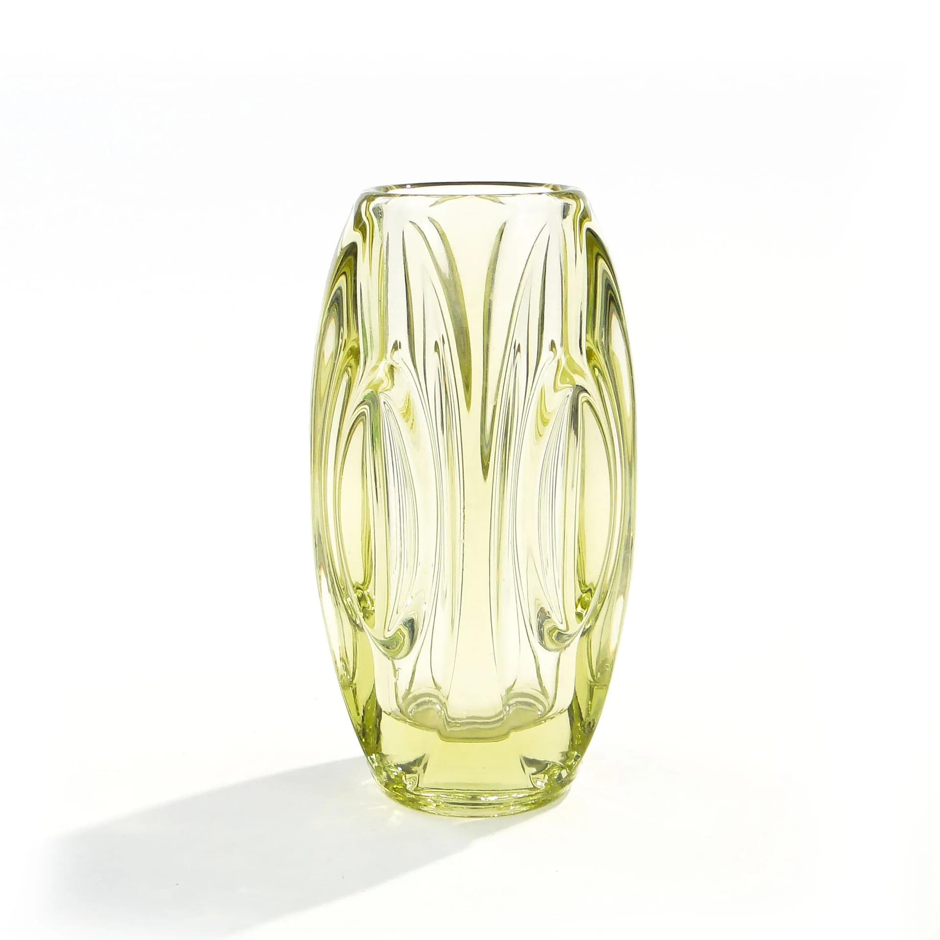 Wazon Optyczny 914, żółty, szkło, proj. R. Schrötter, Huta Szkła Rosice, Czechosłowacja, lata 50. - 163867