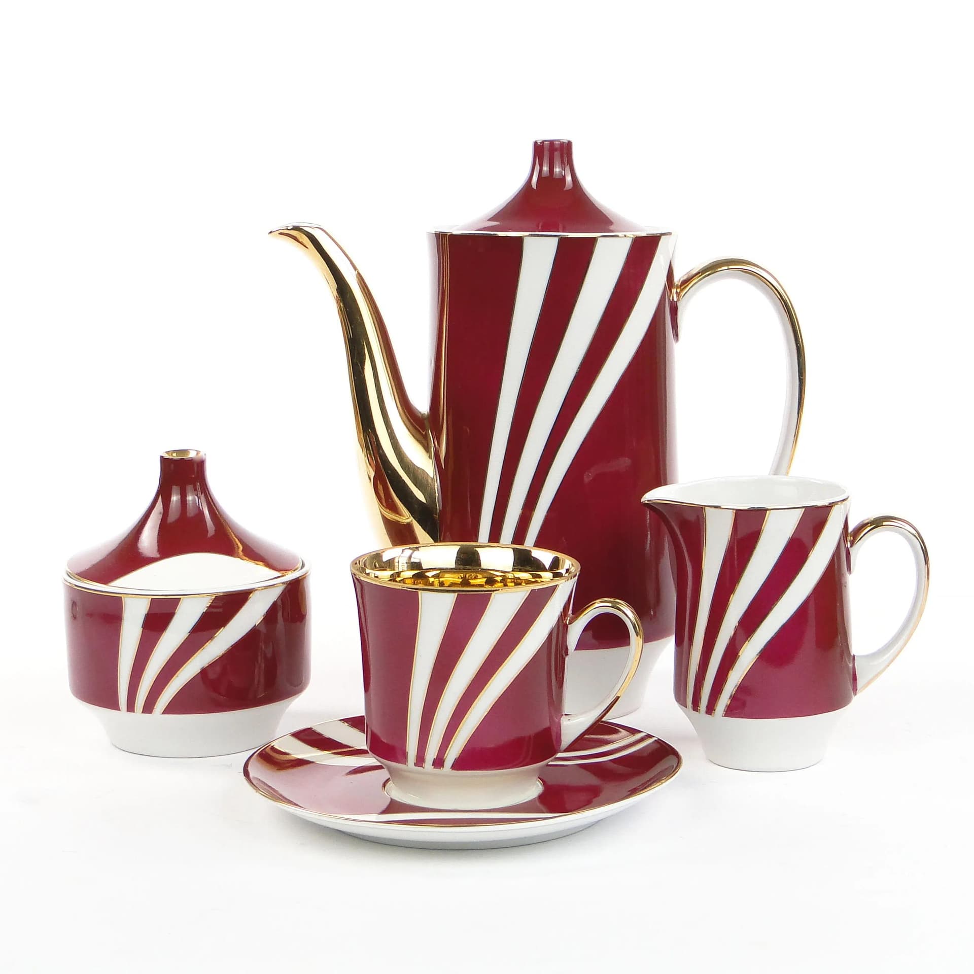 Cup and Saucer Krokus, red porcelain, by W. Potacki, Ćmielów, Poland, 1960s. - 163800