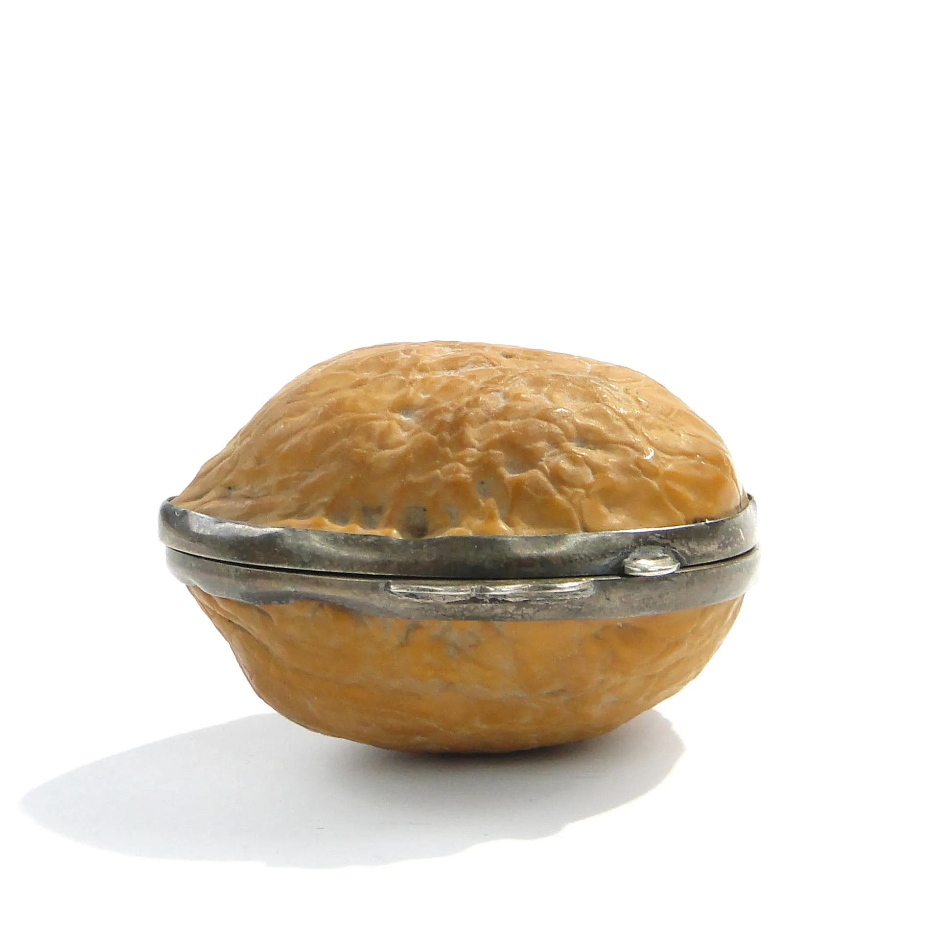 Ring box, light brown walnut, silver, Italy, 1970s. - 163391