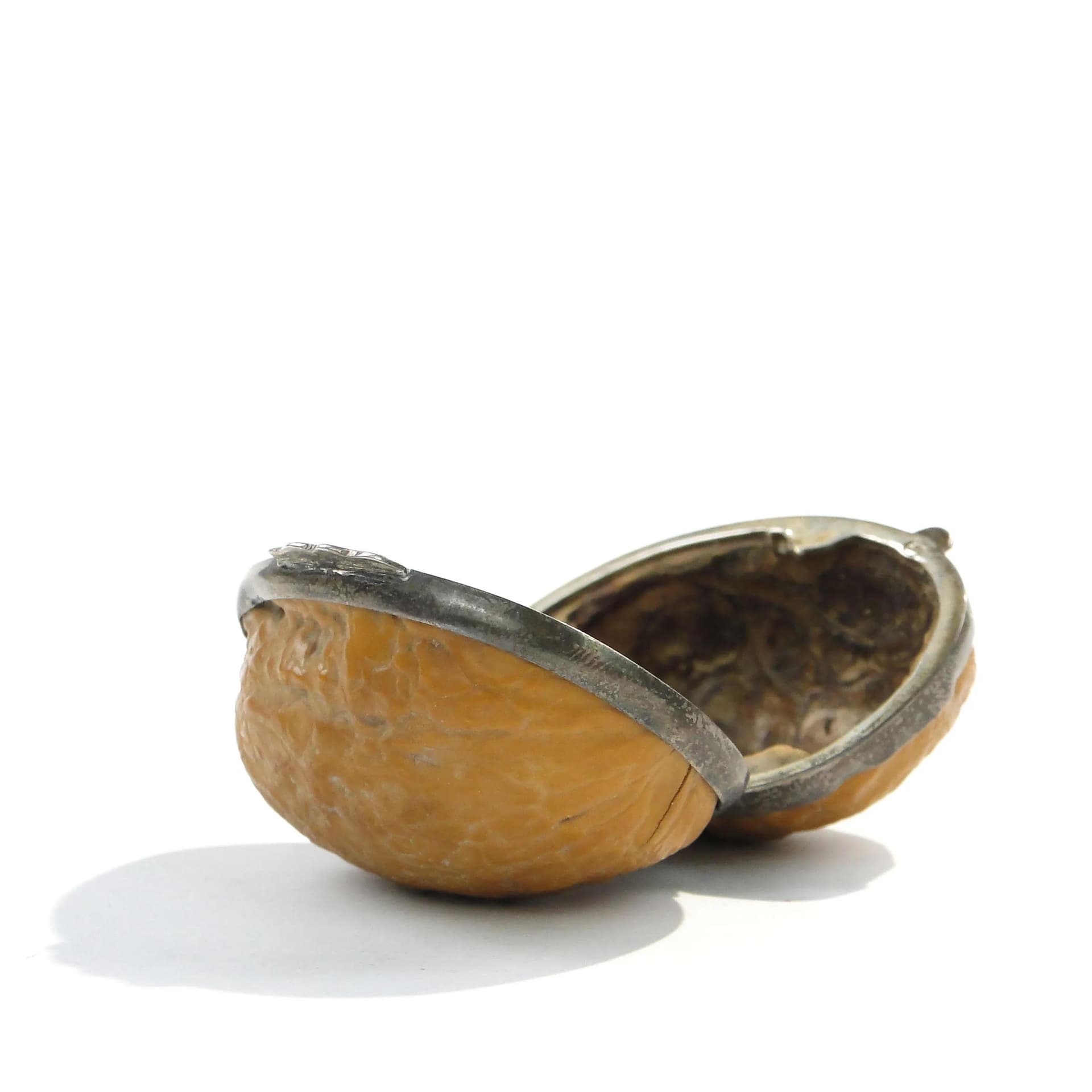 Ring box, light brown walnut, silver, Italy, 1970s. - 163397