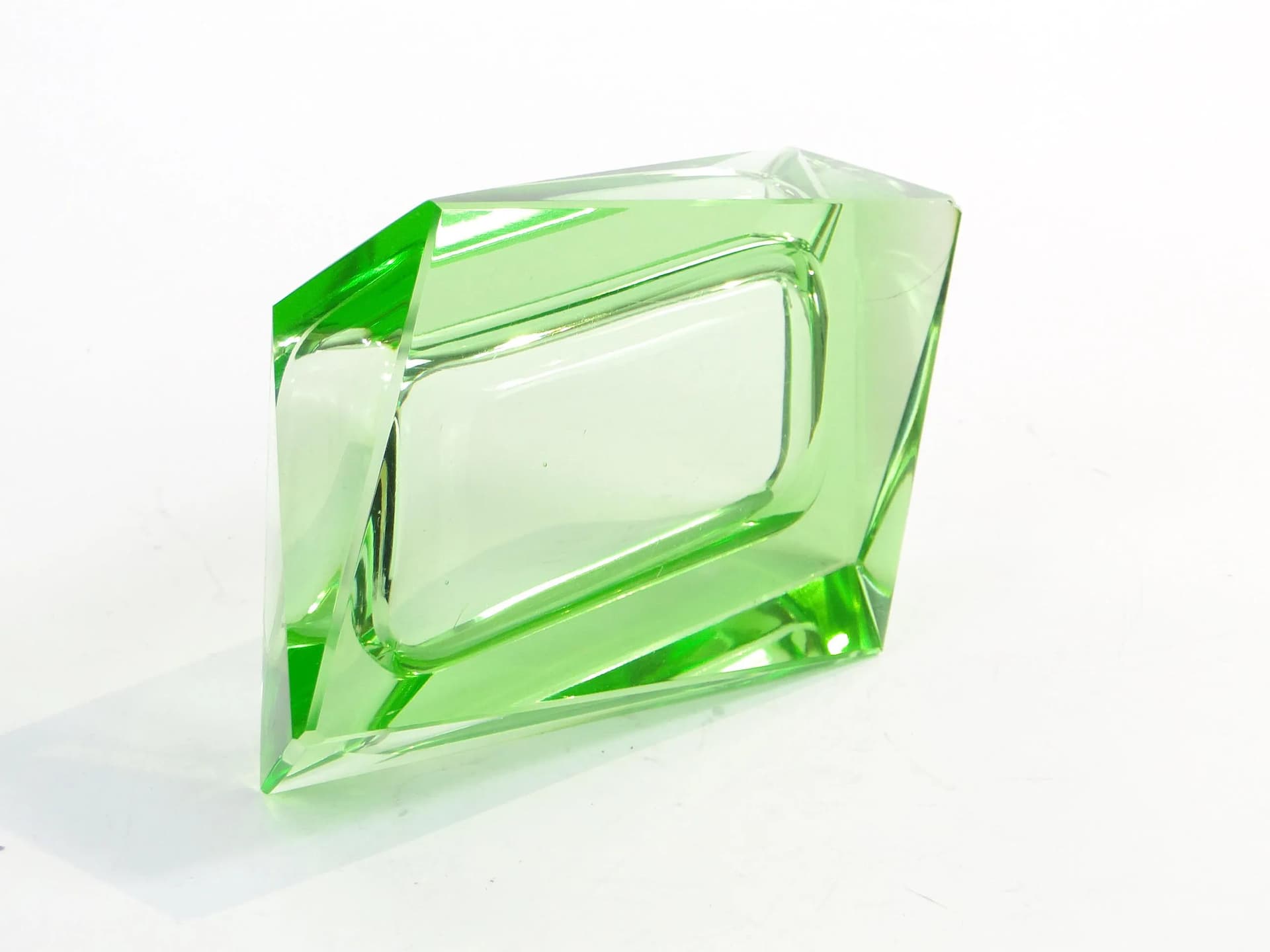 Ashtray Art Deco, green, crystal, Czech Republic, 1930s. - 10486