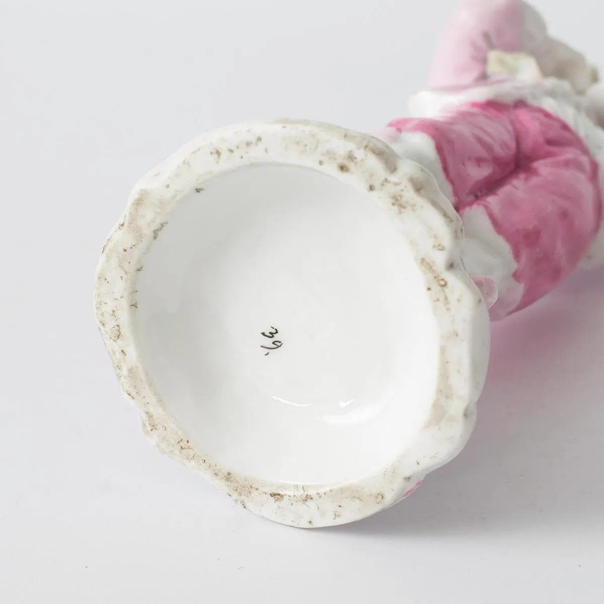 Figurka chłopca z wiewiórką, biały, różowy, porcelana, Schmeisser Porzellan Manufaktur, Niemcy, XIX w. - 161629