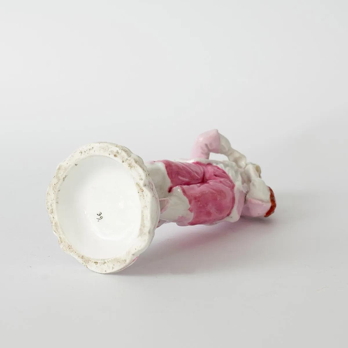 Figurka chłopca z wiewiórką, biały, różowy, porcelana, Schmeisser Porzellan Manufaktur, Niemcy, XIX w. - 161628