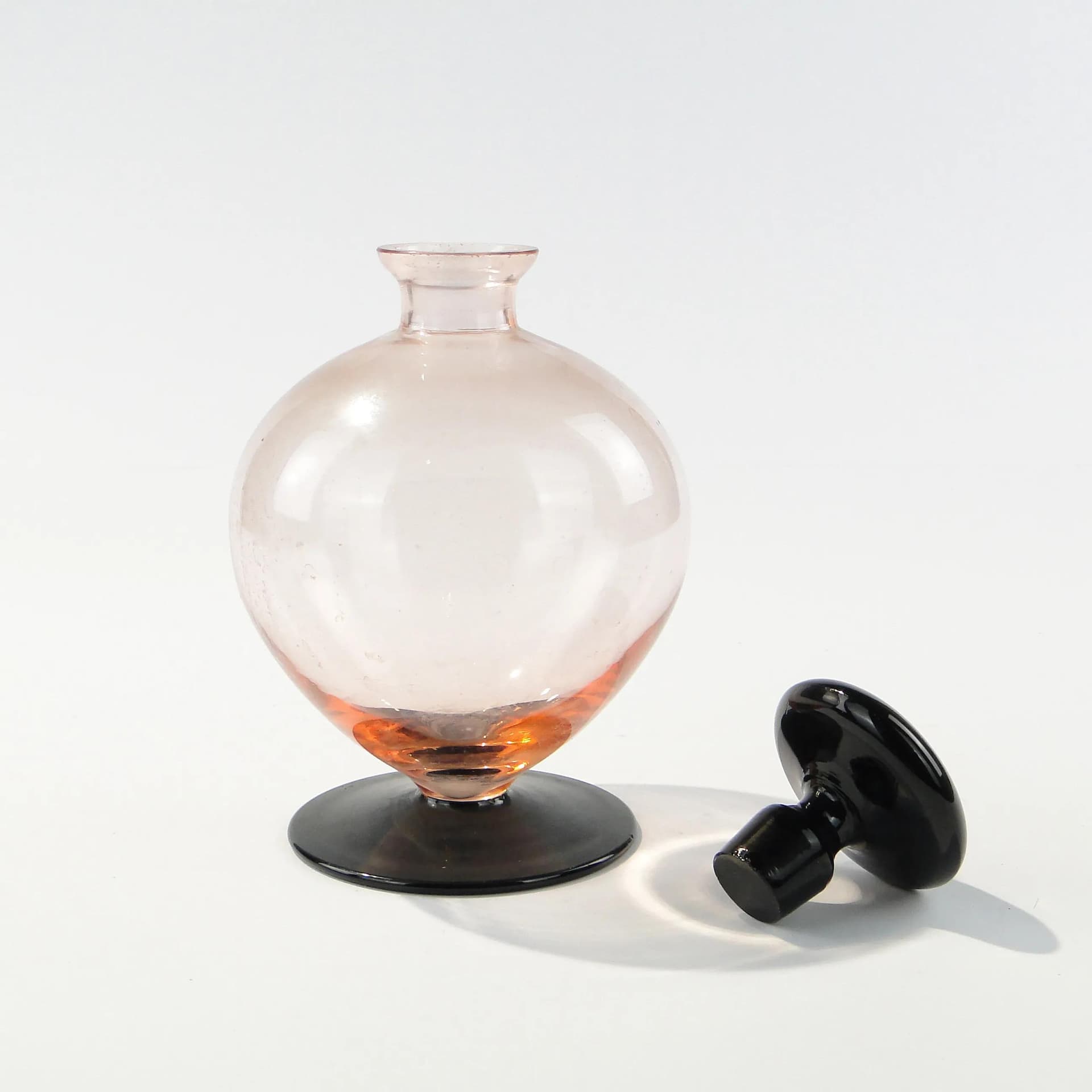 Karafka Art Deco, szkło różowy, Polska, lata 30. - 163304