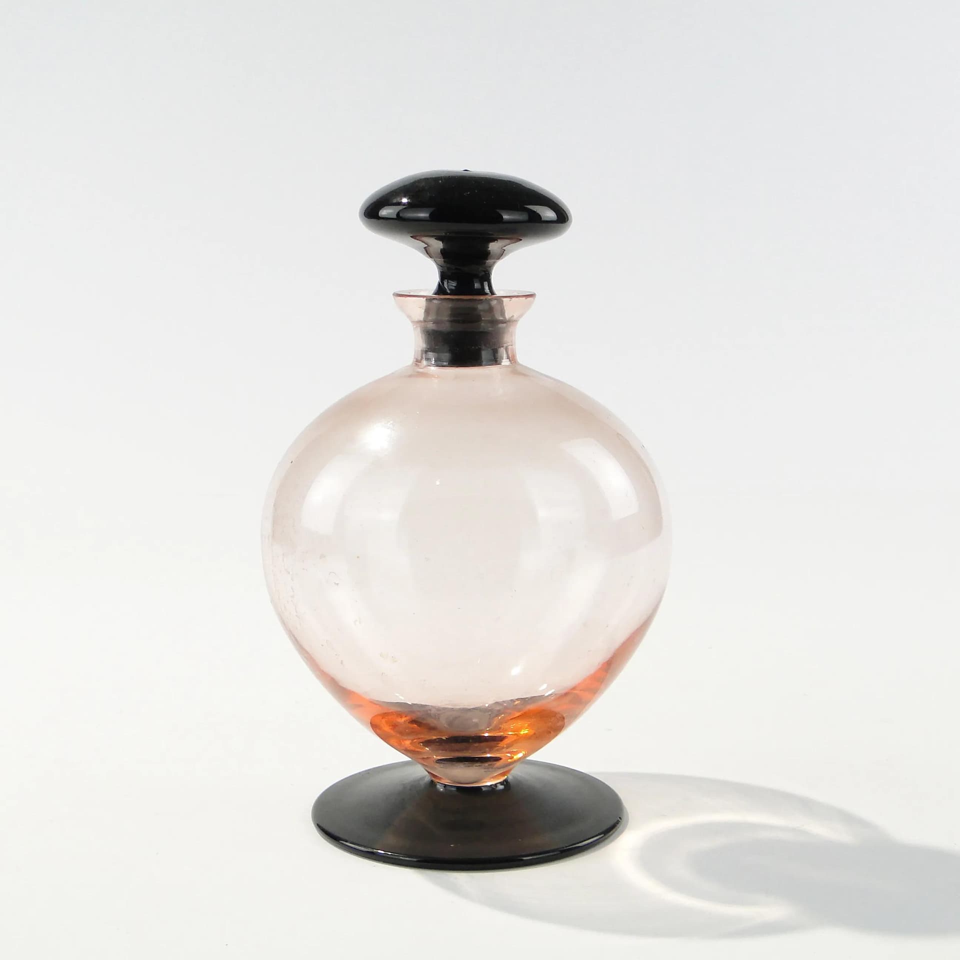 Karafka Art Deco, szkło różowy, Polska, lata 30. - 163299