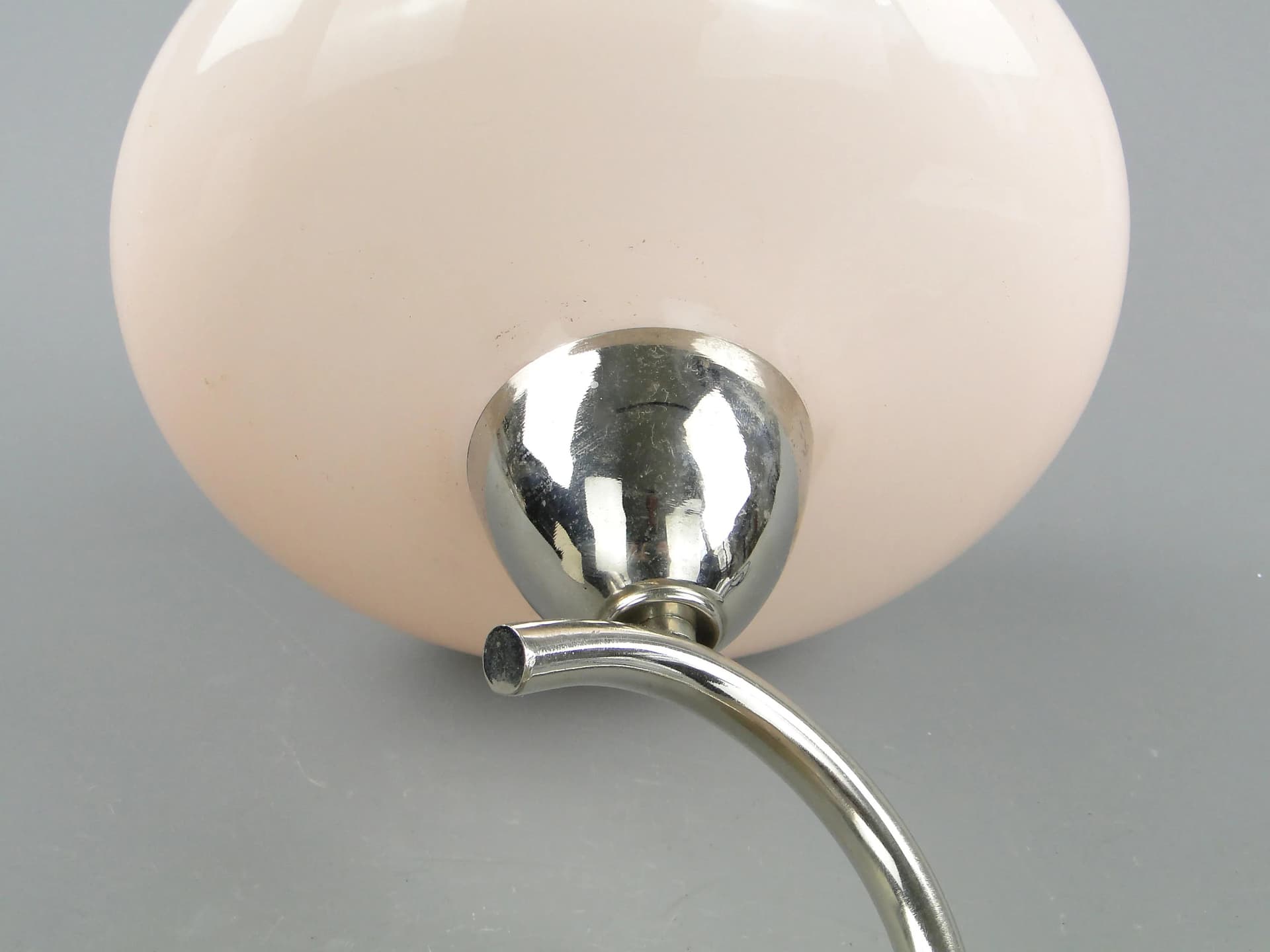 Lampa stołowa Art déco, stal niklowana, szkło różowy, Polska, lata 30. - 163229