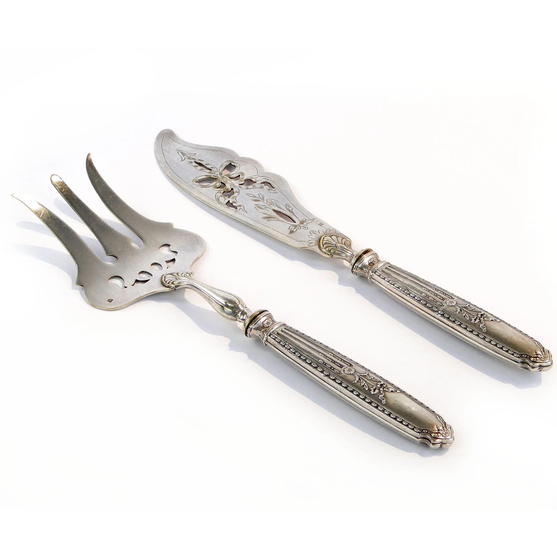 Srebrne sztućce środka stołu z ornamentami roślinnymi, Francja, lata 80. XIX w. - 10609