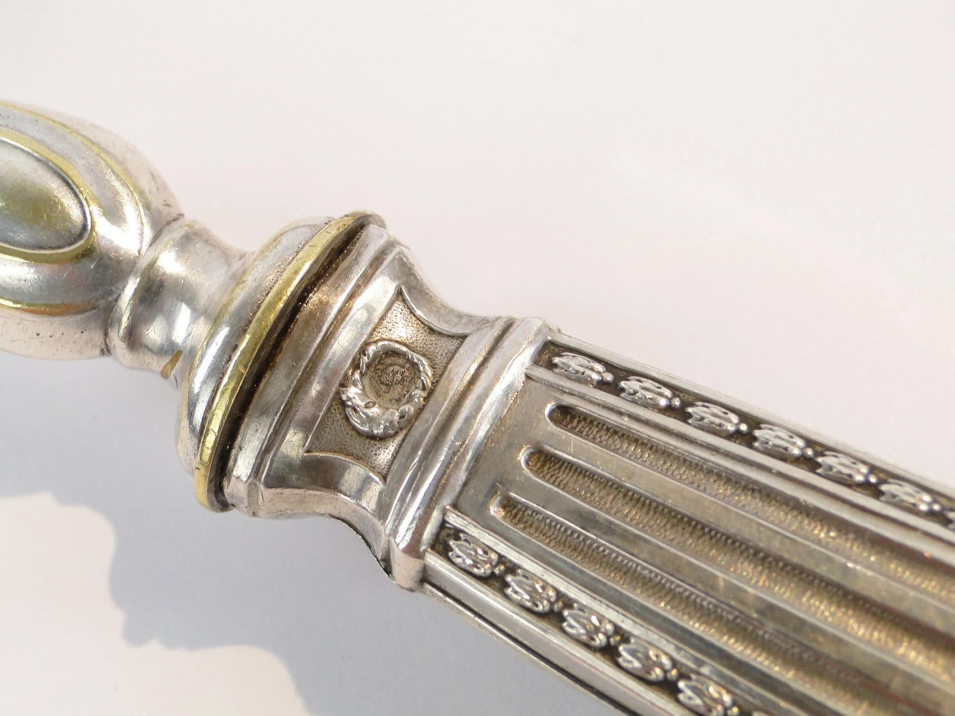 Srebrne sztućce środka stołu z ornamentami roślinnymi, Francja, lata 80. XIX w. - 10614