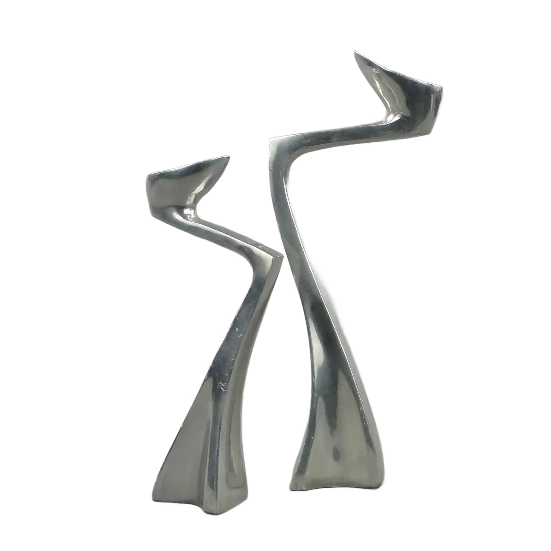 Pair of candlesticks Arclumis, polished aluminum silver, by M. Hilton, United Kingdom, 1980s.
