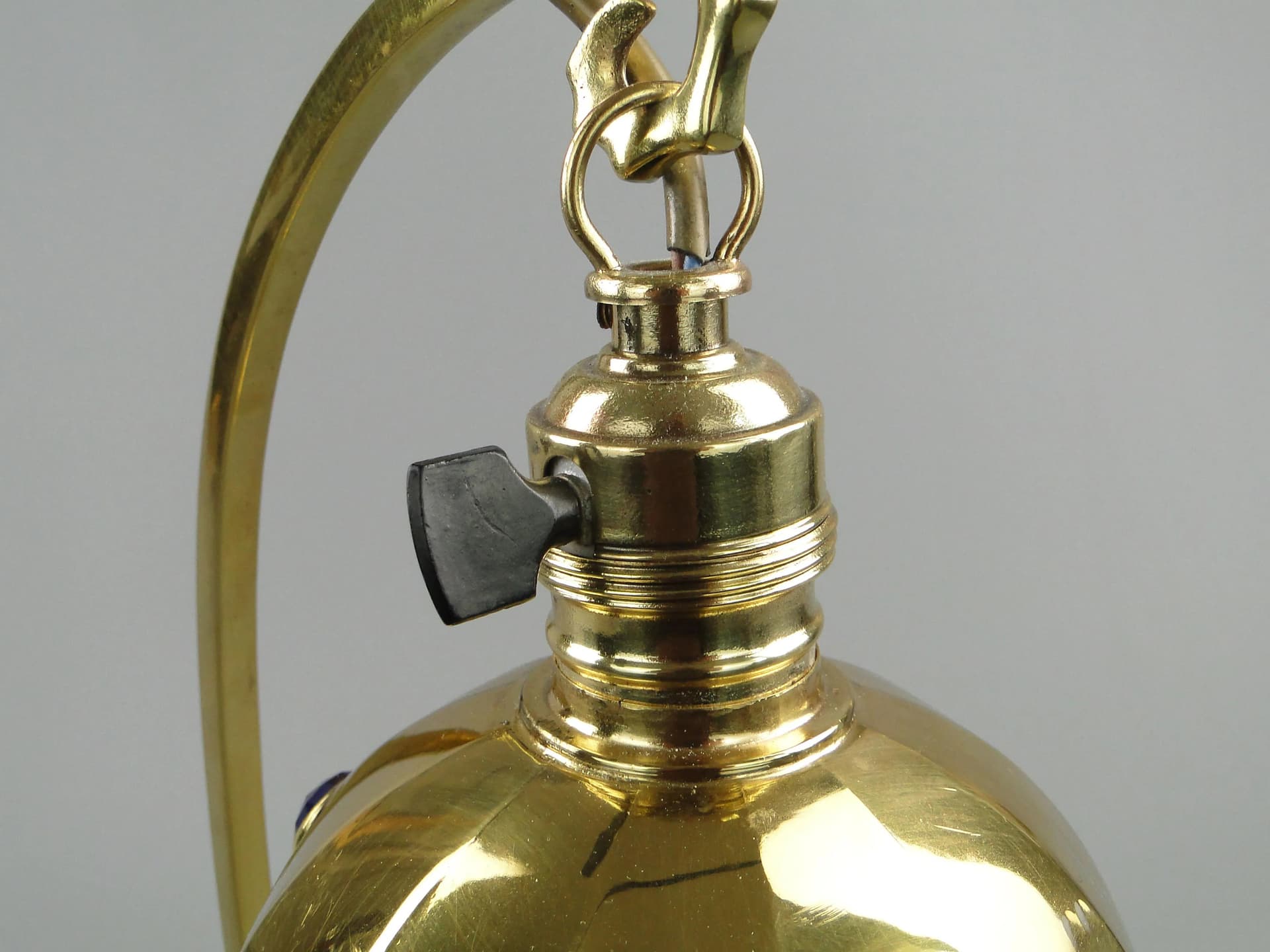 Lampa biurkowa secesyjna, mosiądz złoty, szkło, Szwecja, początek XX w. - 163024