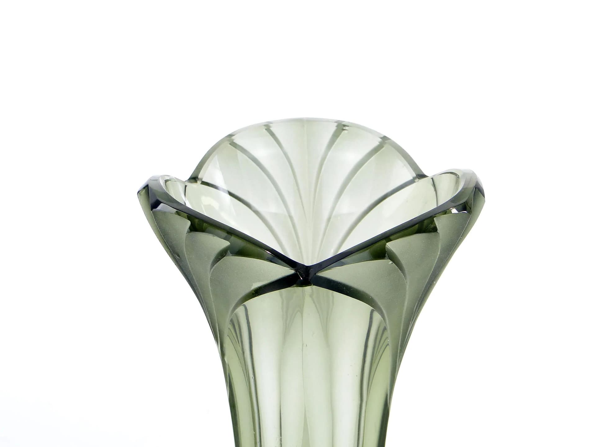 Wazon tulipan, oliwkowy, kryształ, proj. R. Hlouszek, dla Ludwik Moser & Sohne, Czechy, lata 30. - 10568