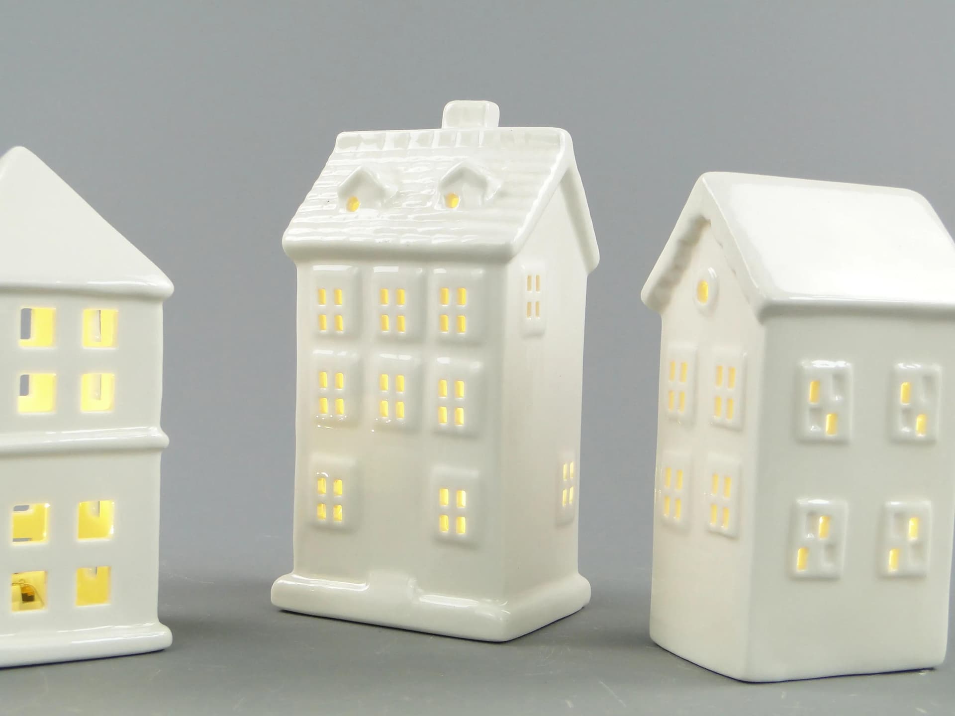 Zestaw trzech lampionów Miasteczko, biały beżowy, ceramika szkliwiona, Polska, XXI w. - 162940