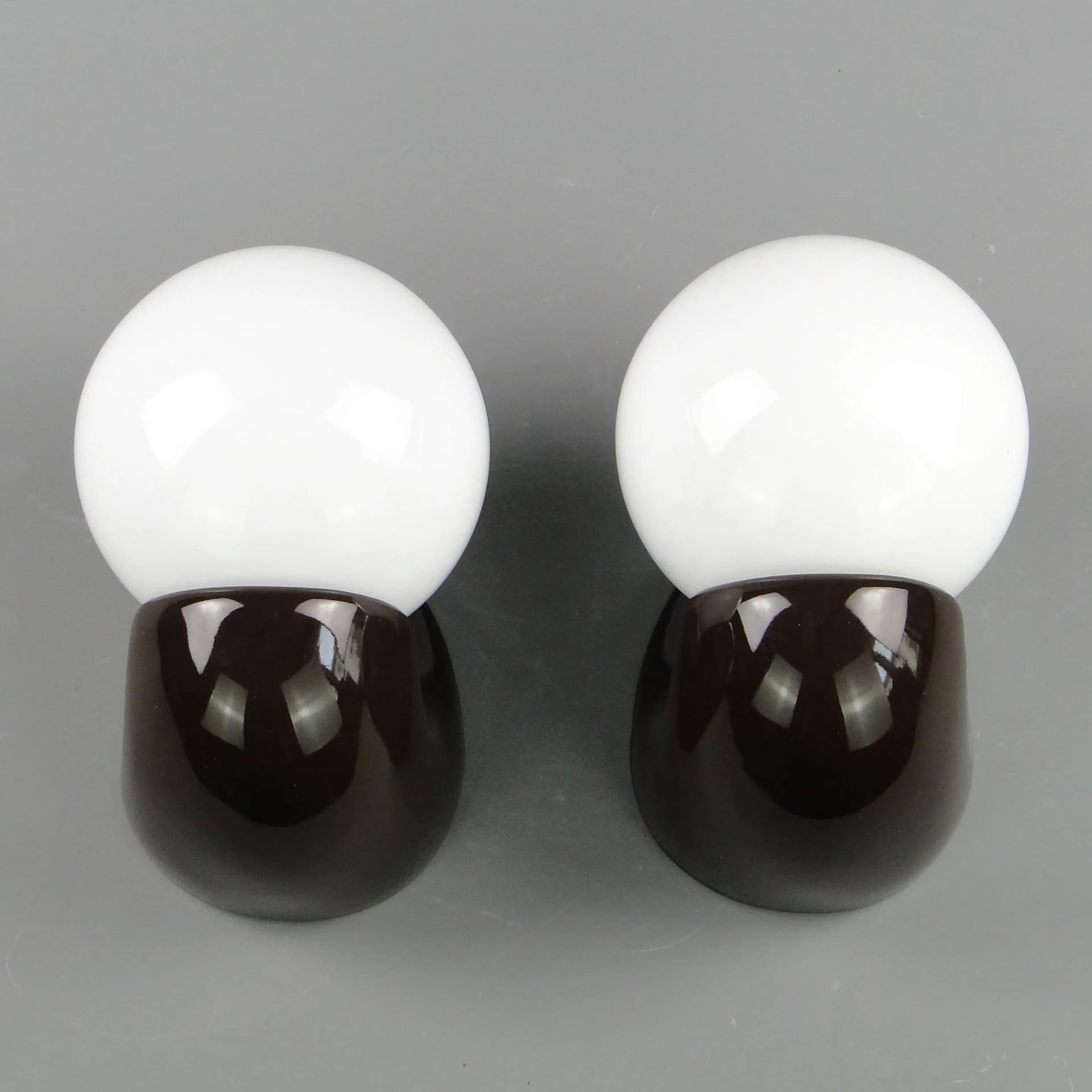 Para kinkietów, ceramika brązowa szkliwiona, szkło białe, Polska, lata 70. - 162832