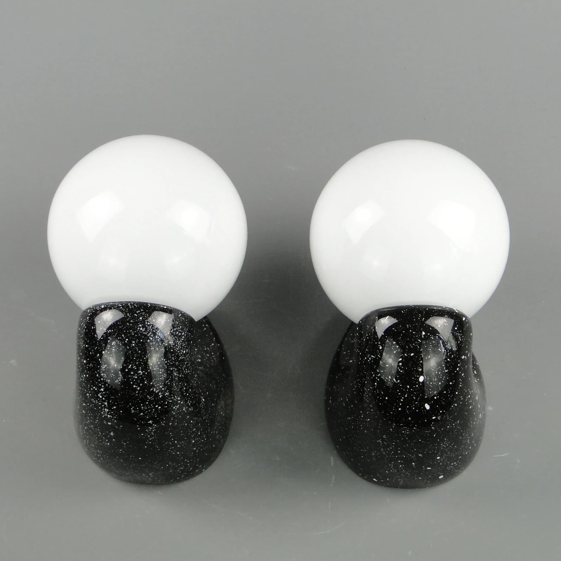 Para kinkietów Space Age, ceramika czarna, szkło białe, Polska, lata 70. - 162783