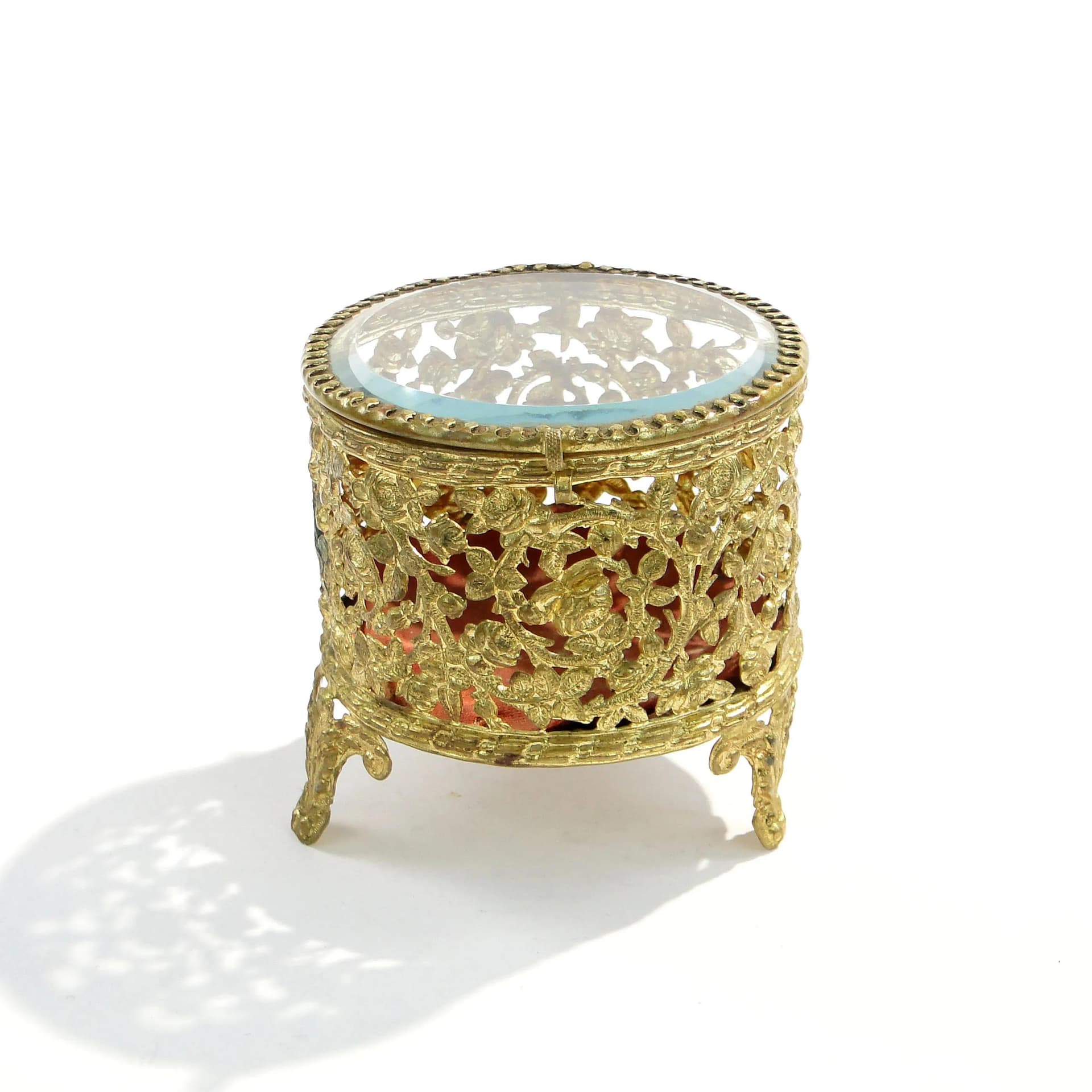 Jewelry box, Neo-Baroque, crystal glass gilt brass, red silk, France, 19th c. - 162732