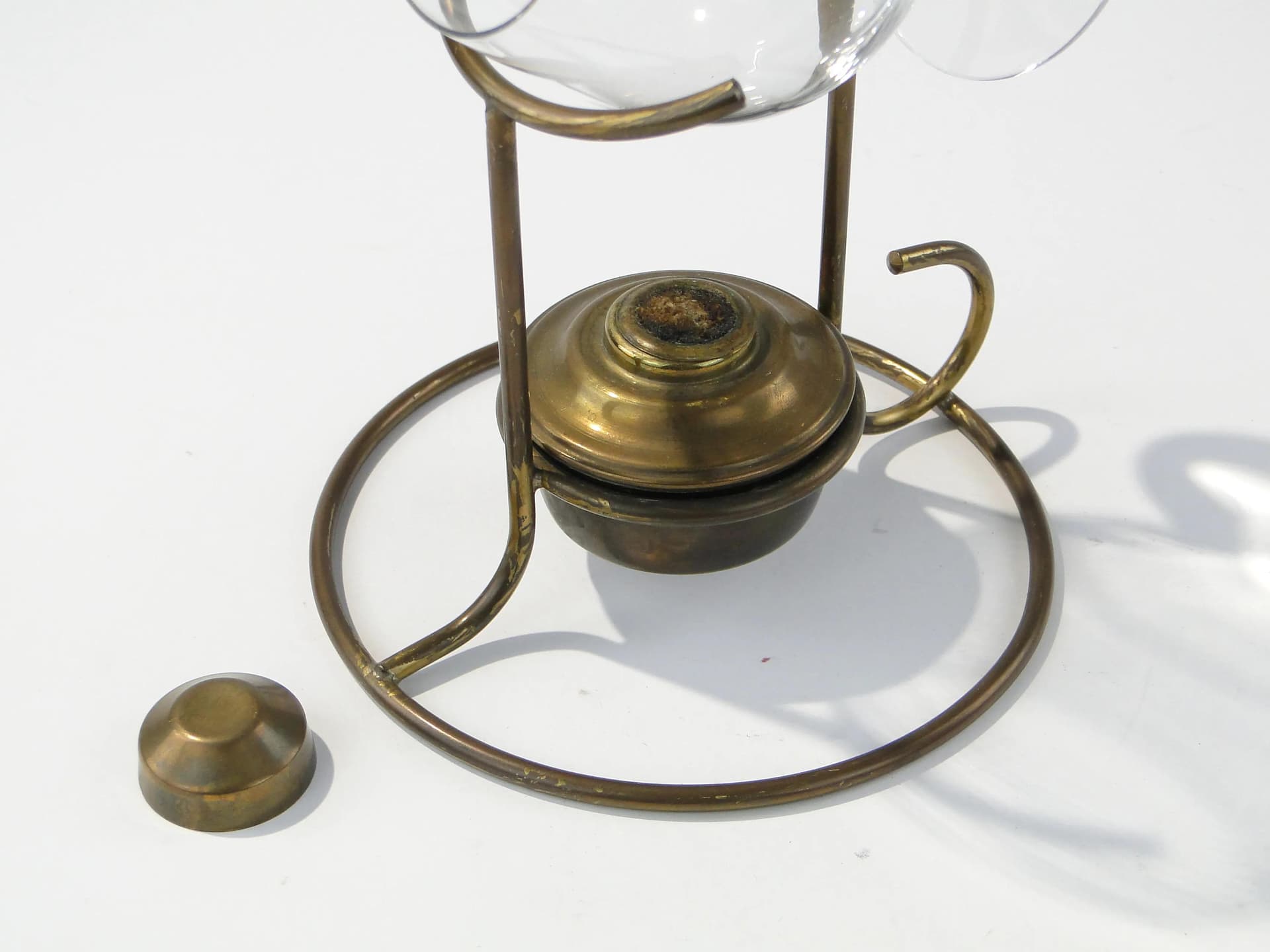 Podgrzewacz do brandy z kieliszkiem, mosiądz złoty, szkło przezroczyste, Anglia, lata 40. - 162728