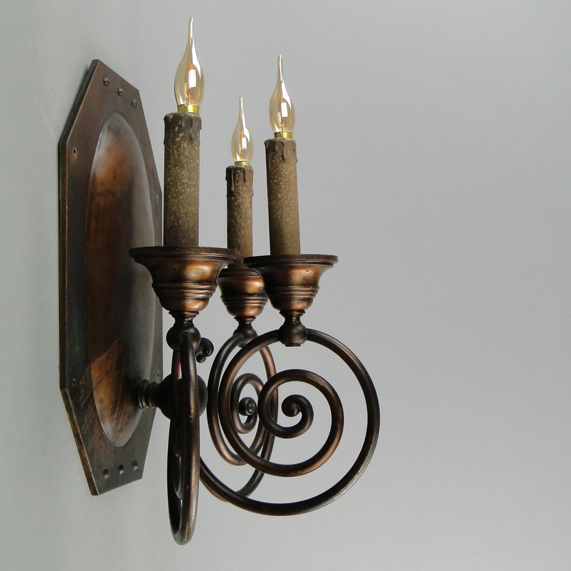 Para kinkietów secesyjnych, brąz – dark, mosiądz patynowany, Polska, początek XX w. - 162545