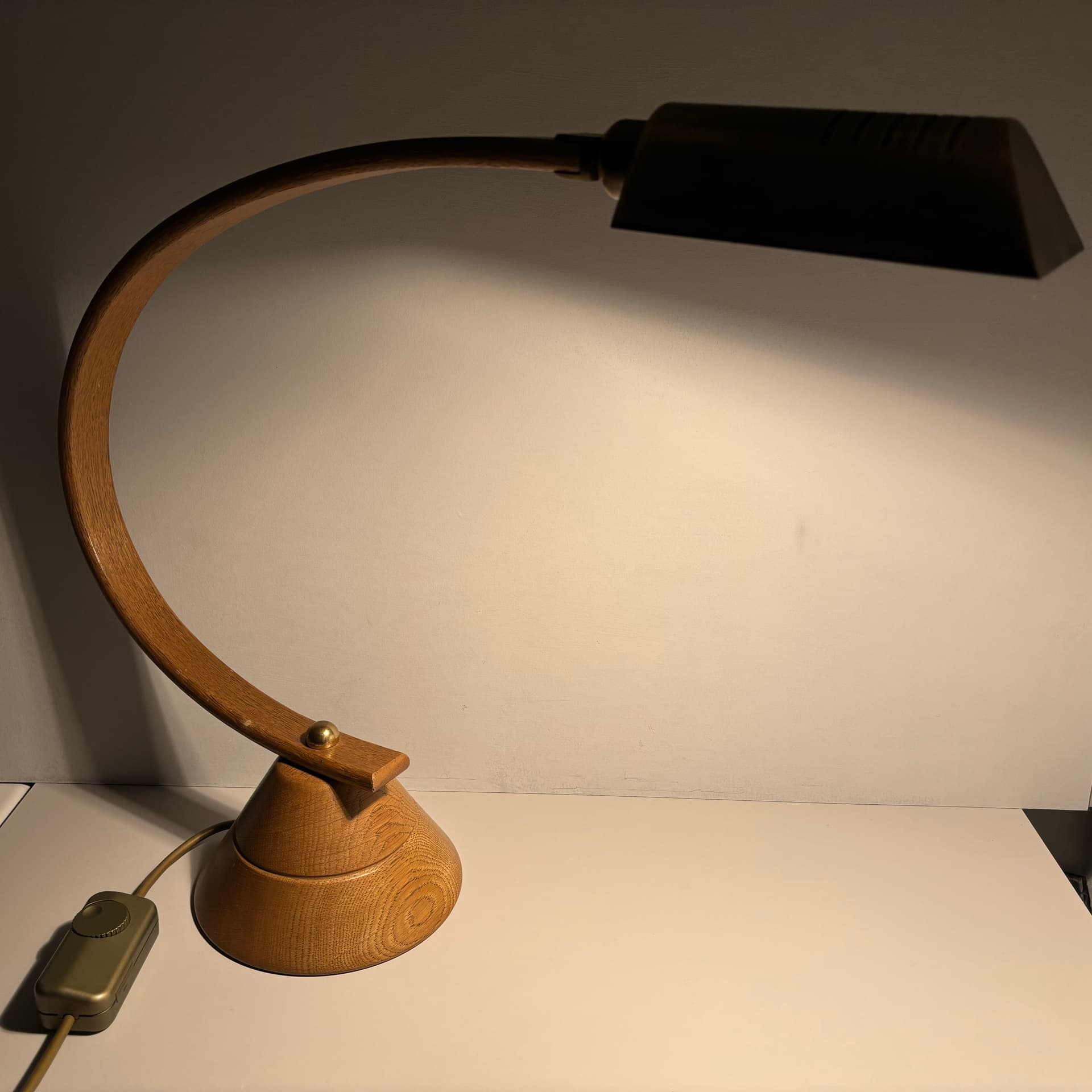 Lampa biurkowa, dąb jasny, mosiądz, Niemcy, lata 80. - 172502