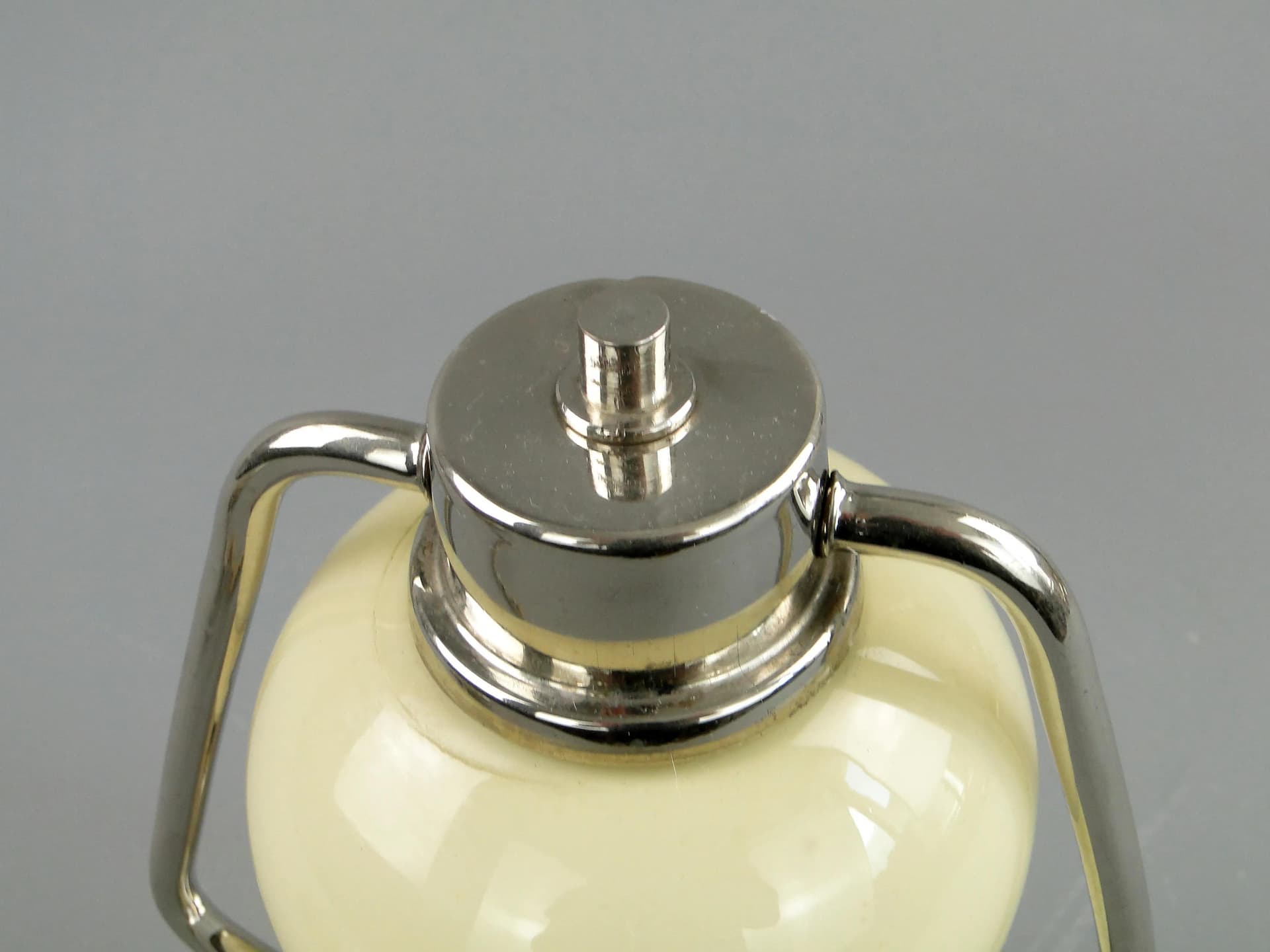 Lampa stołowa Art deco, szkło kość słoniowa, chrom, Polska, lata 30. - 162489