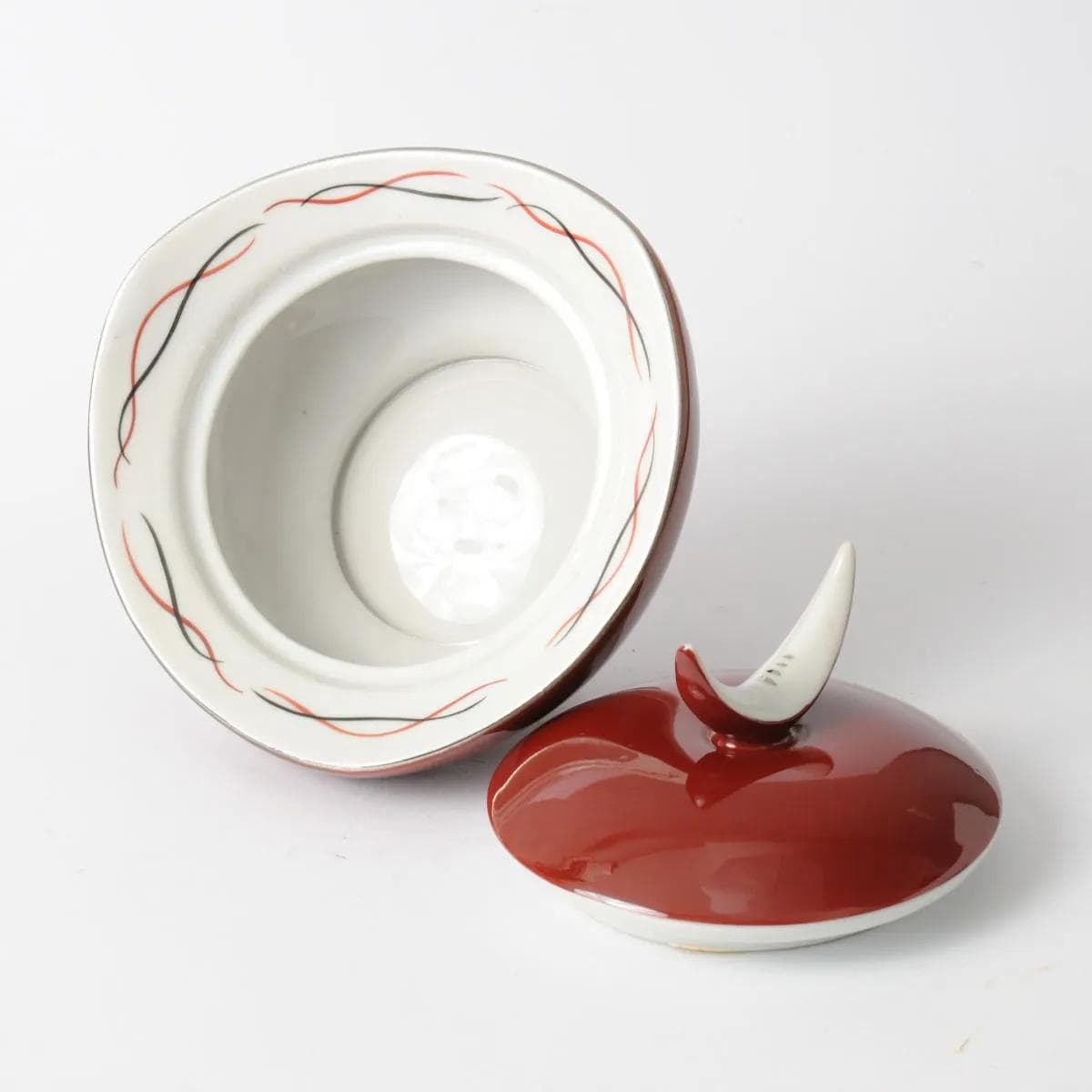 Bomboniera, porcelana czerwona, Spechtsbrunn, Niemcy, lata 60. - 164586