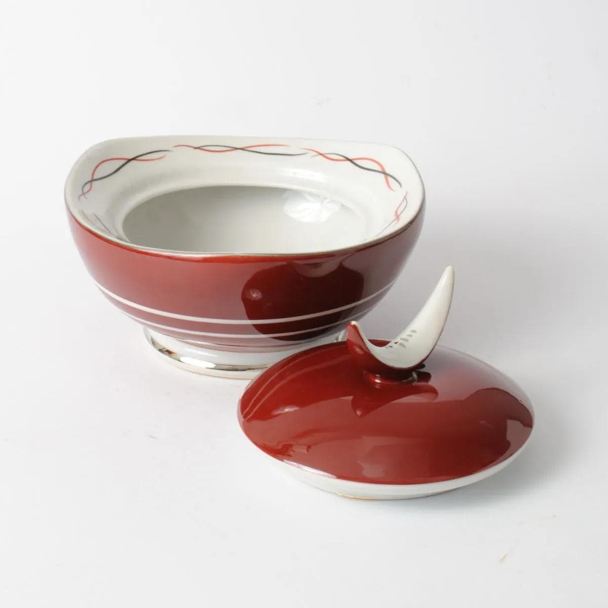 Bomboniera, porcelana czerwona, Spechtsbrunn, Niemcy, lata 60. - 164582