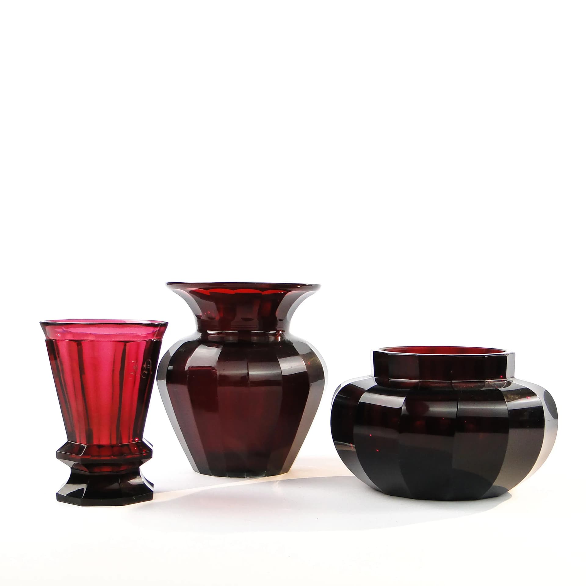 Wazon rubinowy, kryształ, proj. J. Hoffmann, Austria, lata 30. - 10700