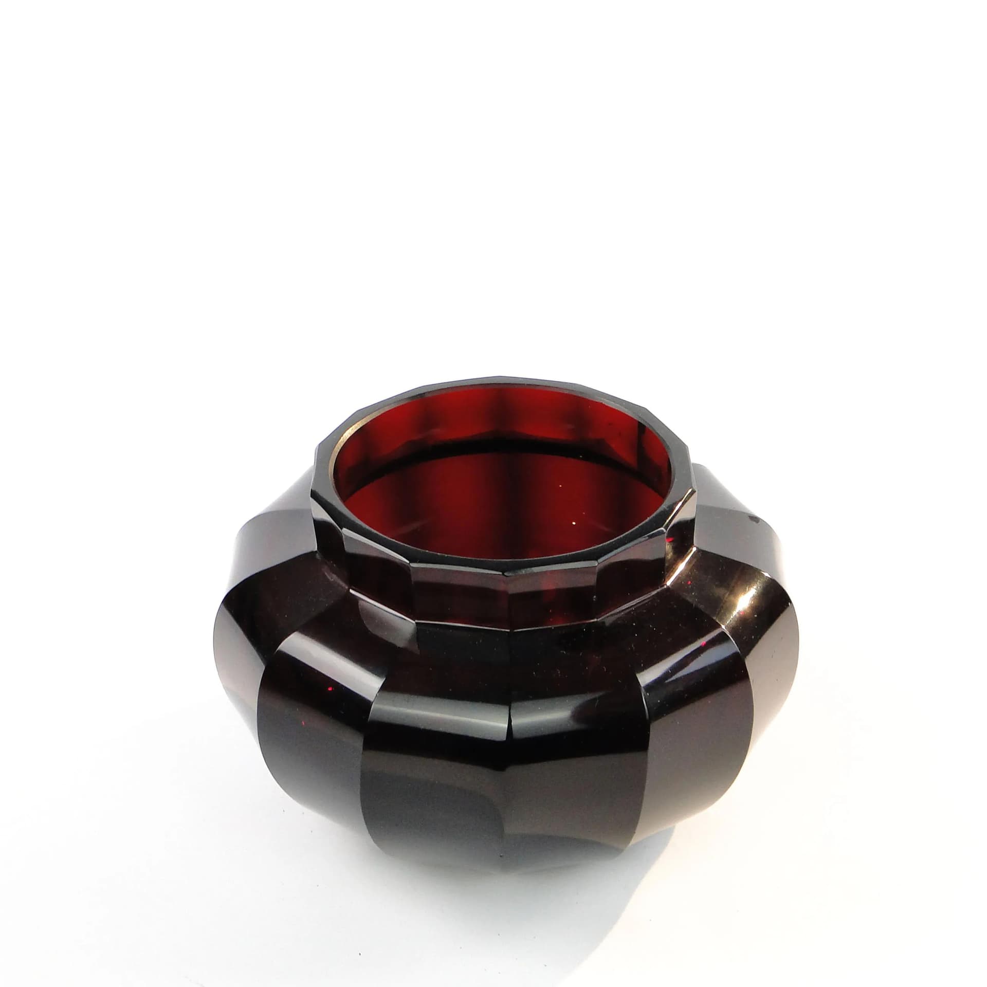 Wazon rubinowy, kryształ, proj. J. Hoffmann, Austria, lata 30. - 10699