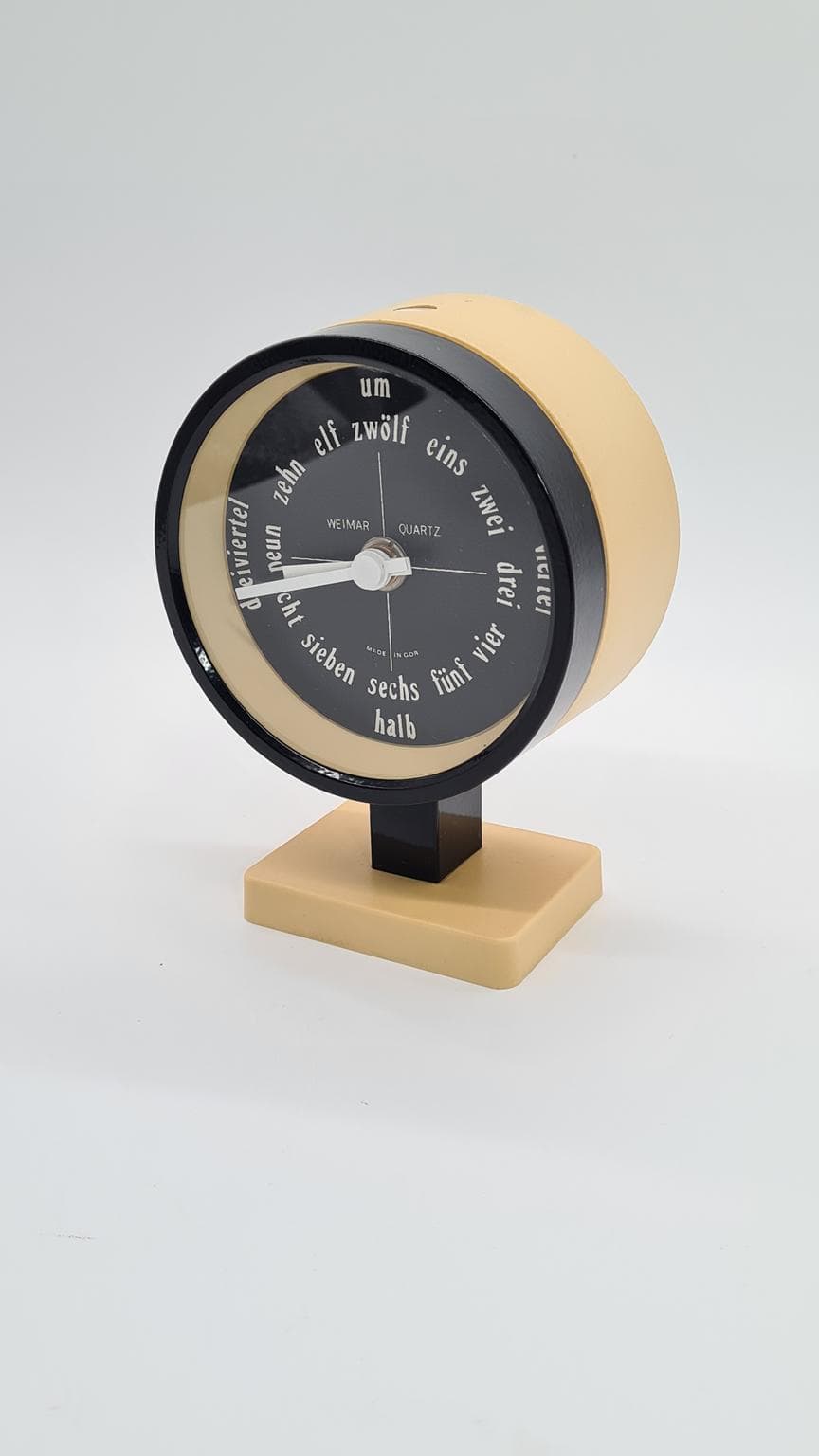 Zegar biurkowy Space Age, beżowy, plastik, NRD, lata 70. - 164926