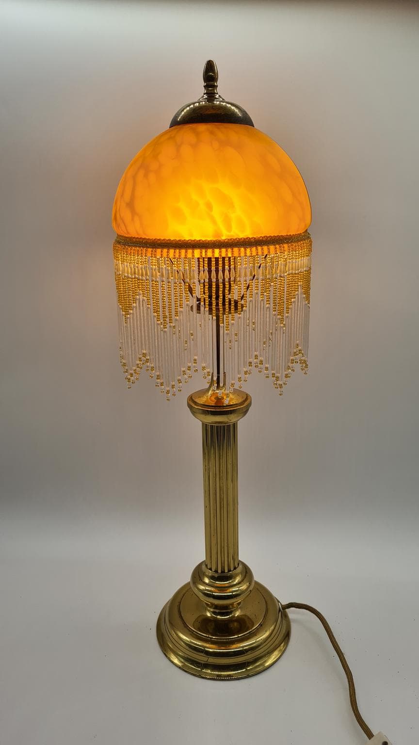 Lampa stołowa, bursztynowe szkło, mosiądz, lata 70. - 164983
