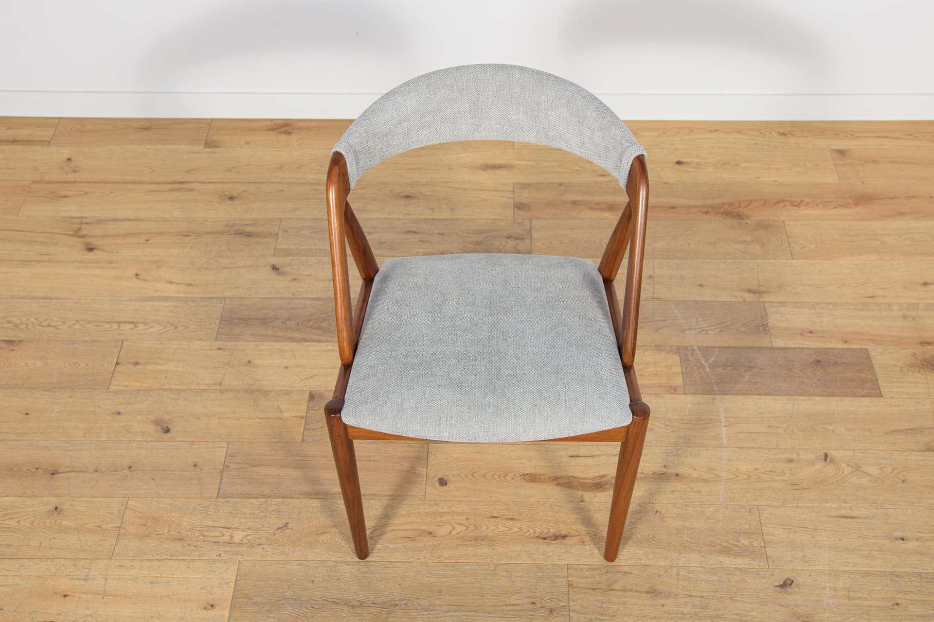Komplet sześciu krzeseł Model 31, tkanina szara, teak, proj. K. Kristiansen, Dania, lata 60. - 166962