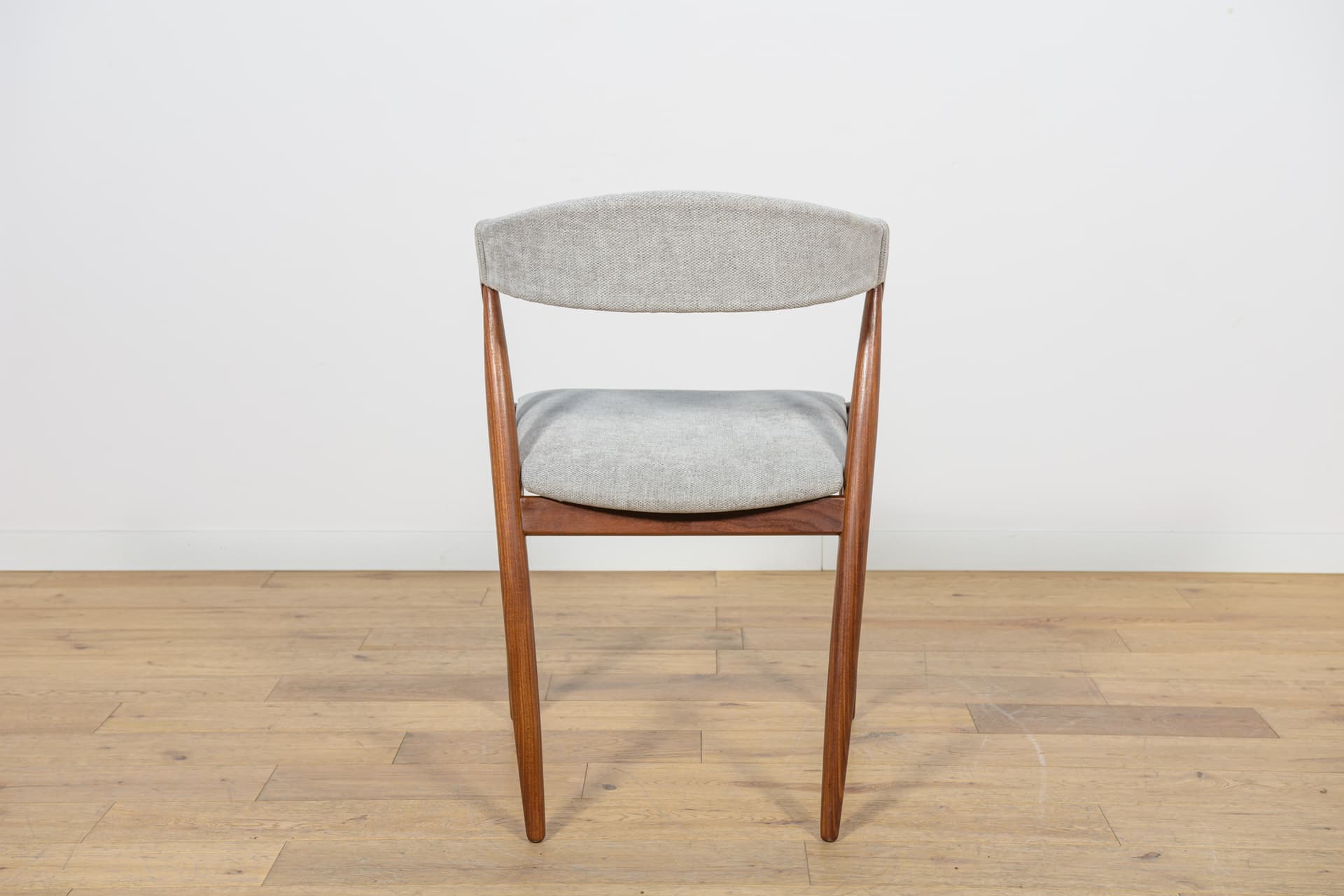 Komplet sześciu krzeseł Model 31, tkanina szara, teak, proj. K. Kristiansen, Dania, lata 60. - 166963