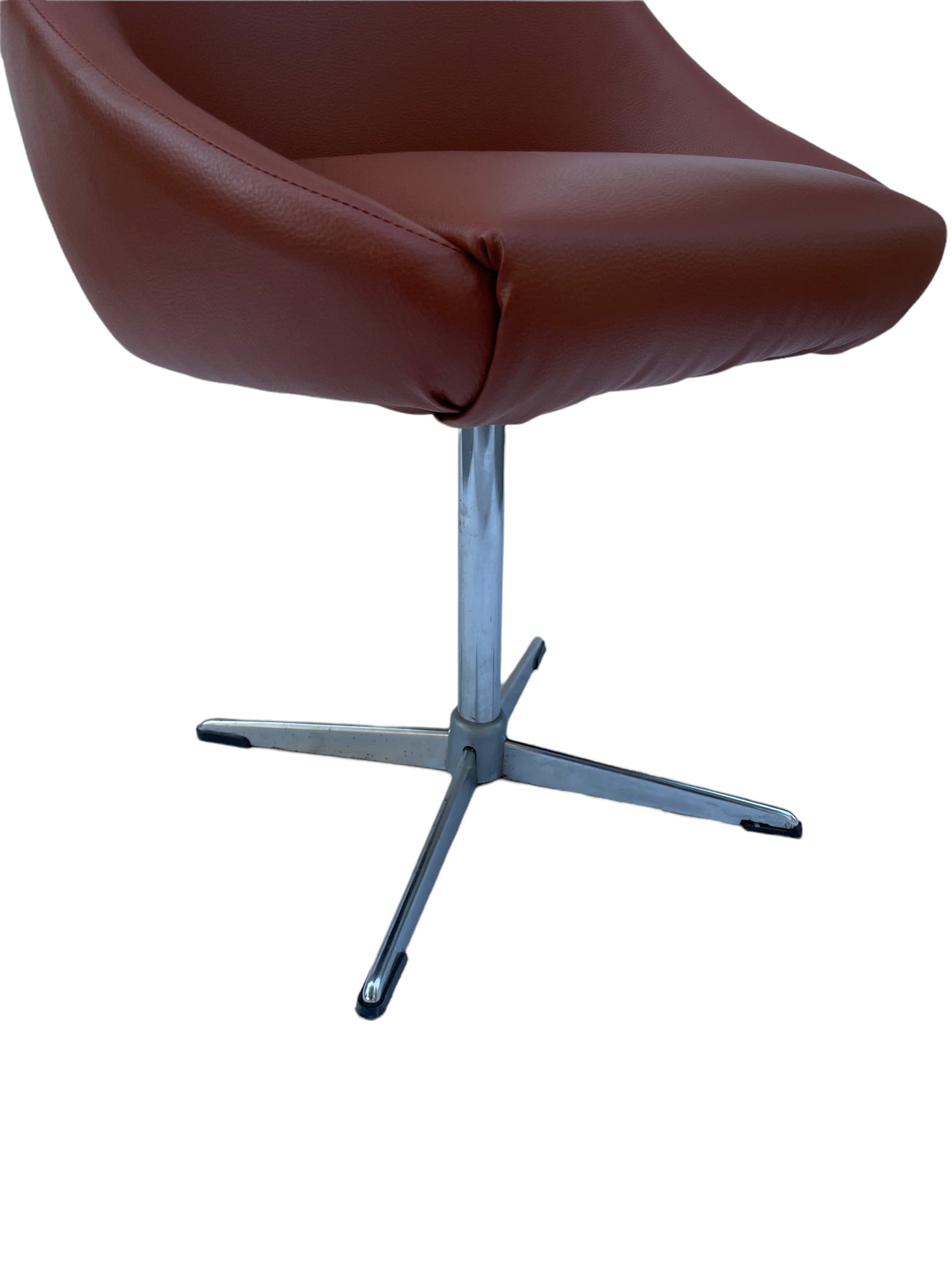 Fotel obrotowy. Tapicerowany ekoskórą w kolorze maroon - 167178