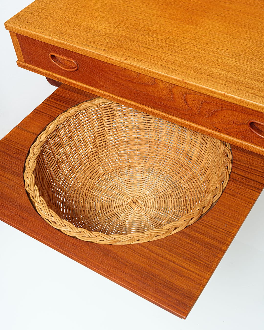 Niciak, teak jasnobrązowy, rattan, Dania, lata 70. - 167205