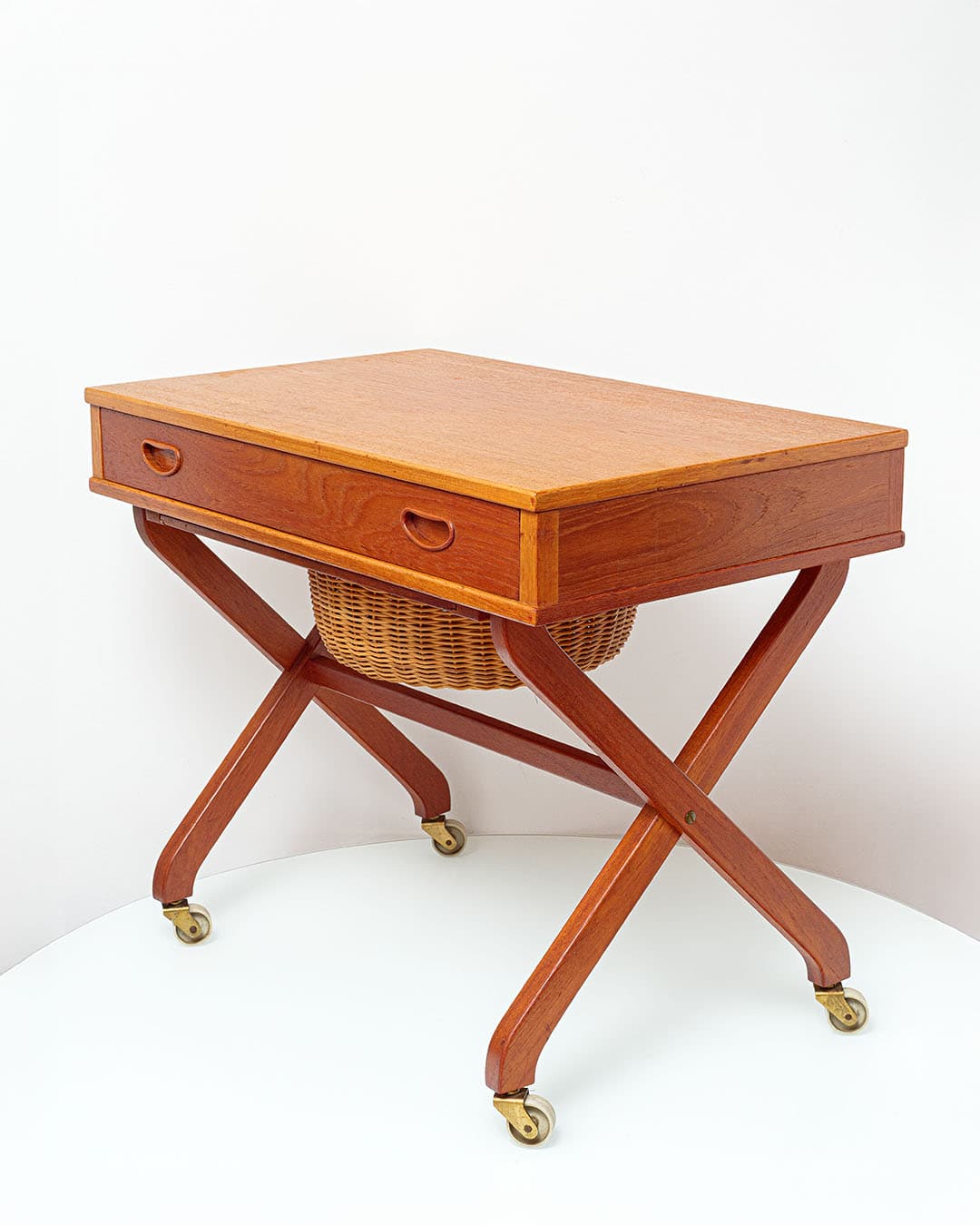 Niciak, teak jasnobrązowy, rattan, Dania, lata 70. - 167202