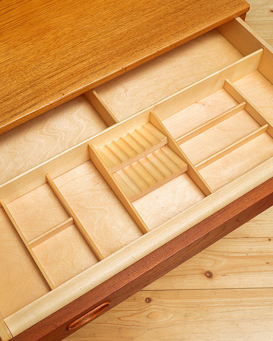 Niciak, teak jasnobrązowy, rattan, Dania, lata 70. - 167210