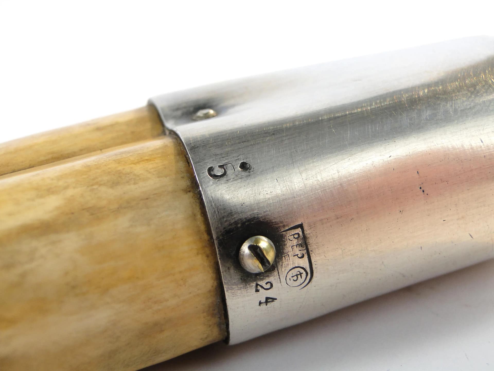 Myśliwska gilotyna do cygar z kła gudźca, mosiężno-srebrna, Europa Zachodnia, lata 50. - 10832