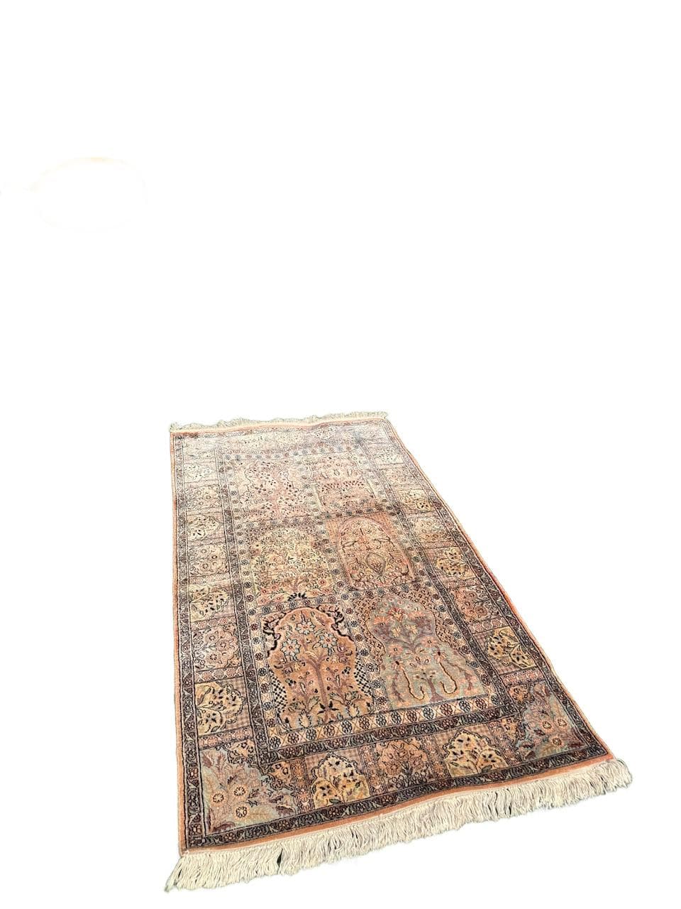 Rug Ghoum, beige silk, India