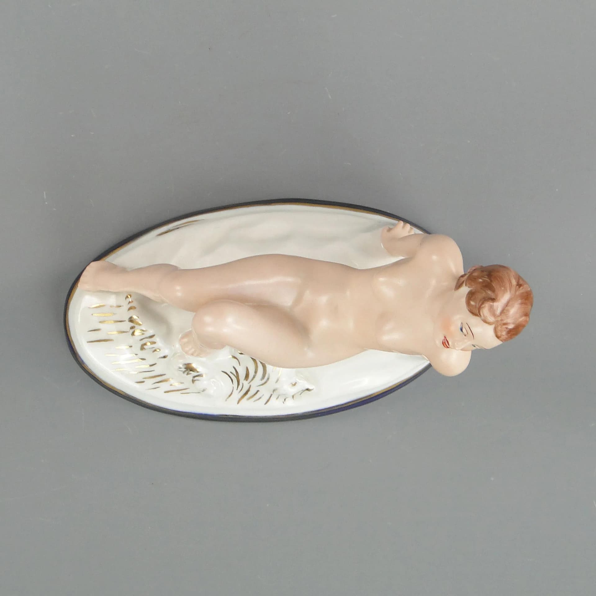 Figura kobieca Art déco, porcelana malowana, proj. E. Storbach, Royal Dux Bohemia, Czechy, lata 40. - 10813