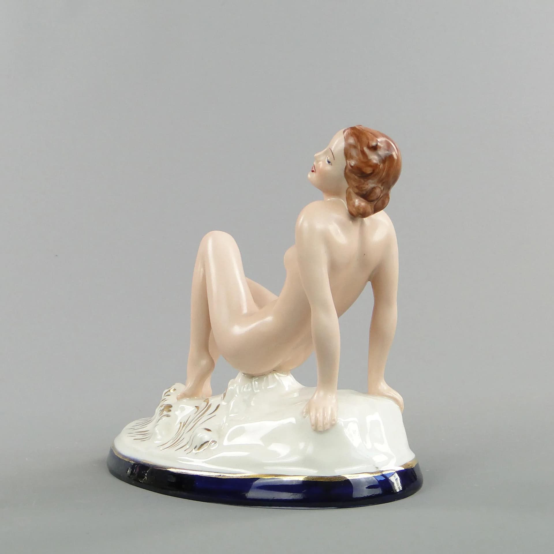 Figura kobieca Art déco, porcelana malowana, proj. E. Storbach, Royal Dux Bohemia, Czechy, lata 40. - 10809