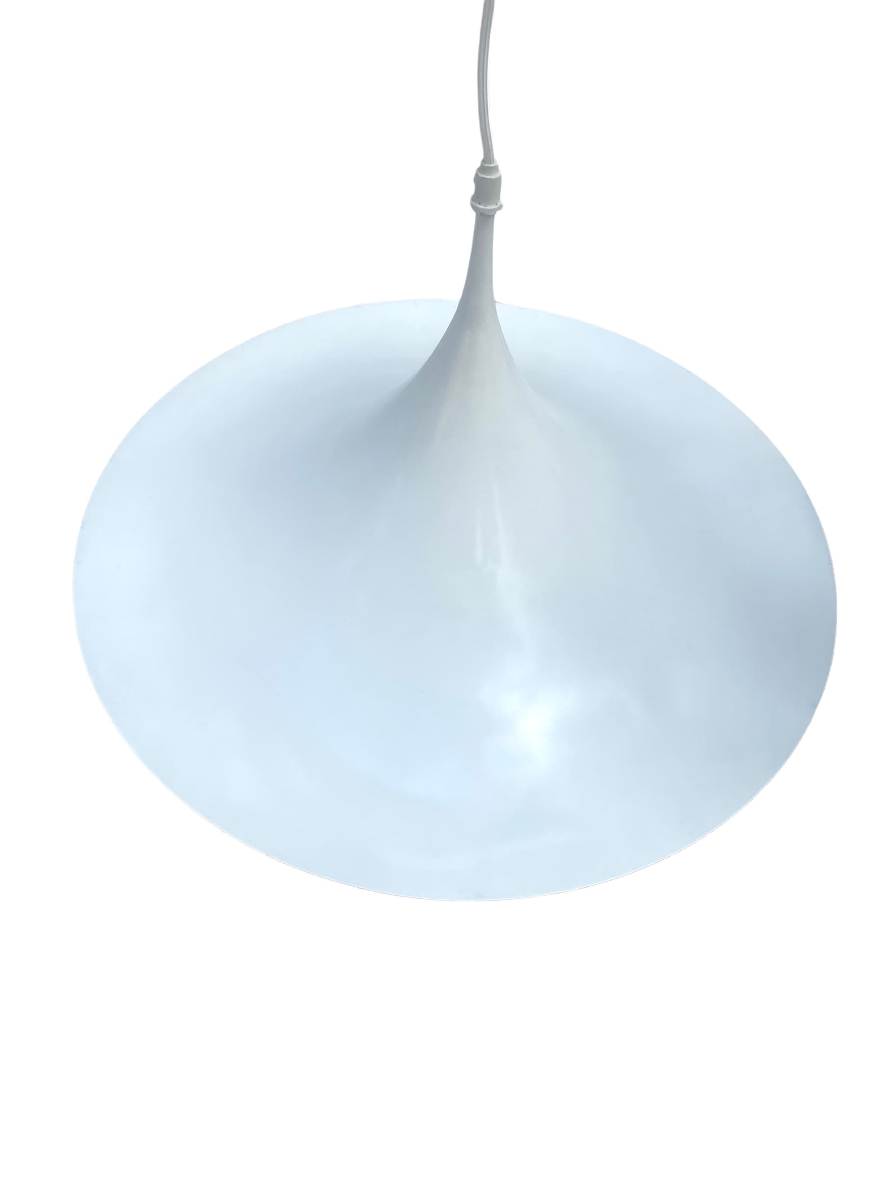 Duża lampa kapelusz w kolorze białym. Blacha lakierowana. - 167805