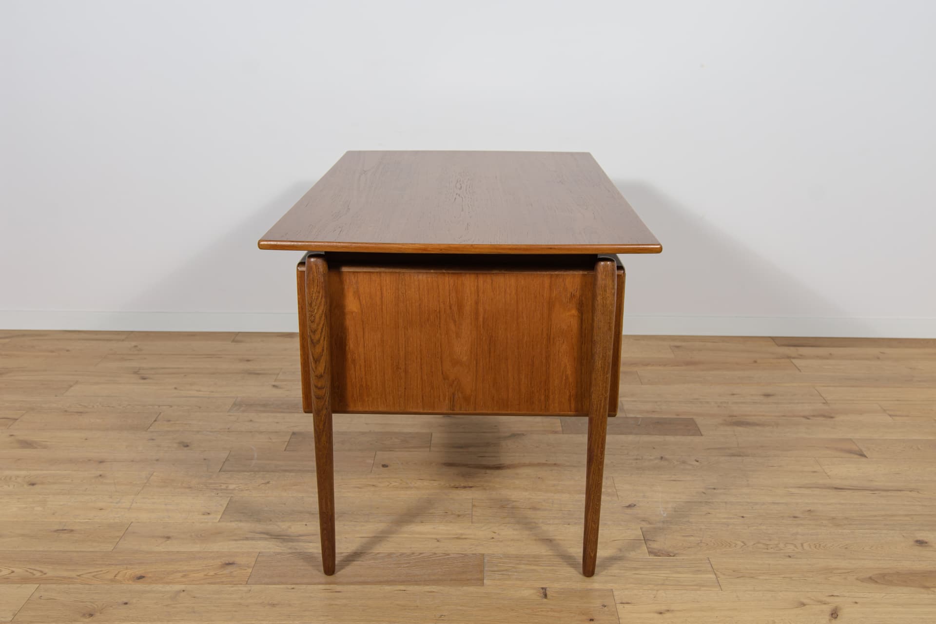 Biurko wolnostojące, dąb brązowy jasny, Dania, lata 60. - 168718