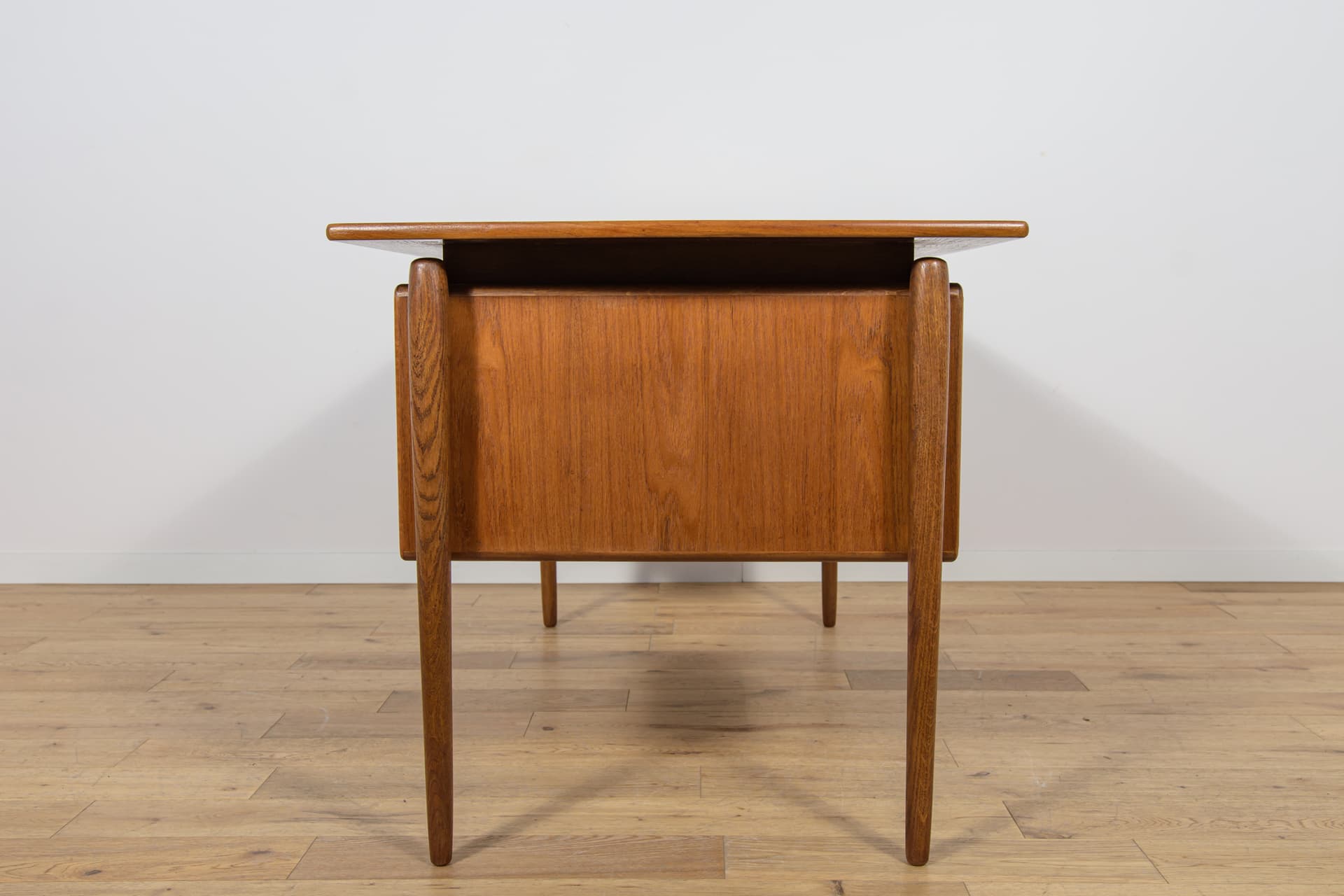 Biurko wolnostojące, dąb brązowy jasny, Dania, lata 60. - 168719